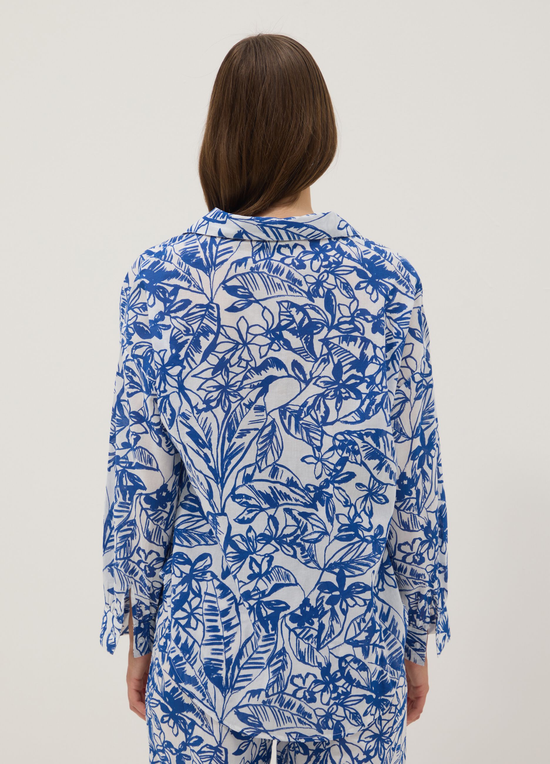 Blue and white organic cotton kaftan with tropical print