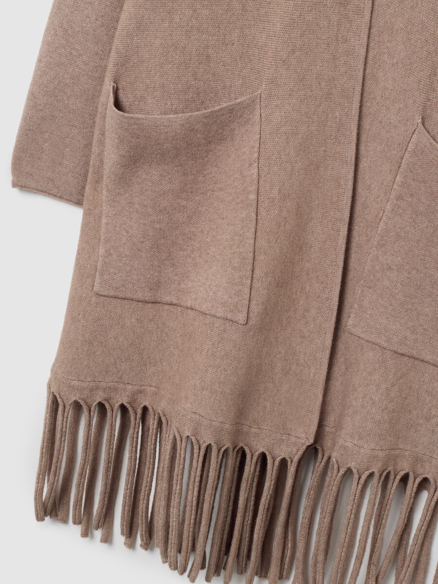 Cardigan lungo beige con frange sul fondo_5