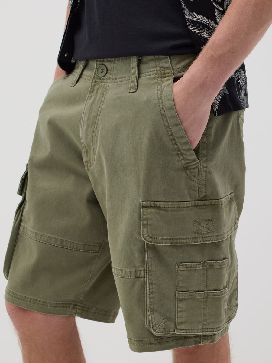 Green Bermuda shorts in stretch cotton_3