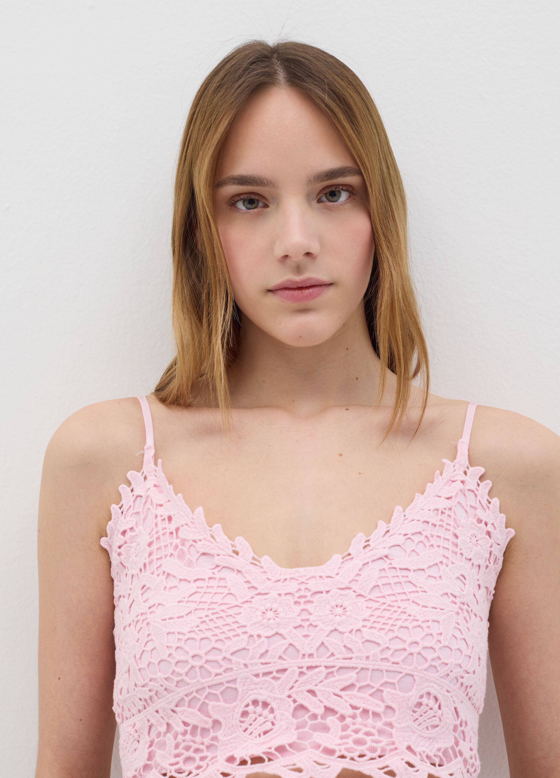 Top da donna in puro cotone rosa regular fit con dettagli in pizzo