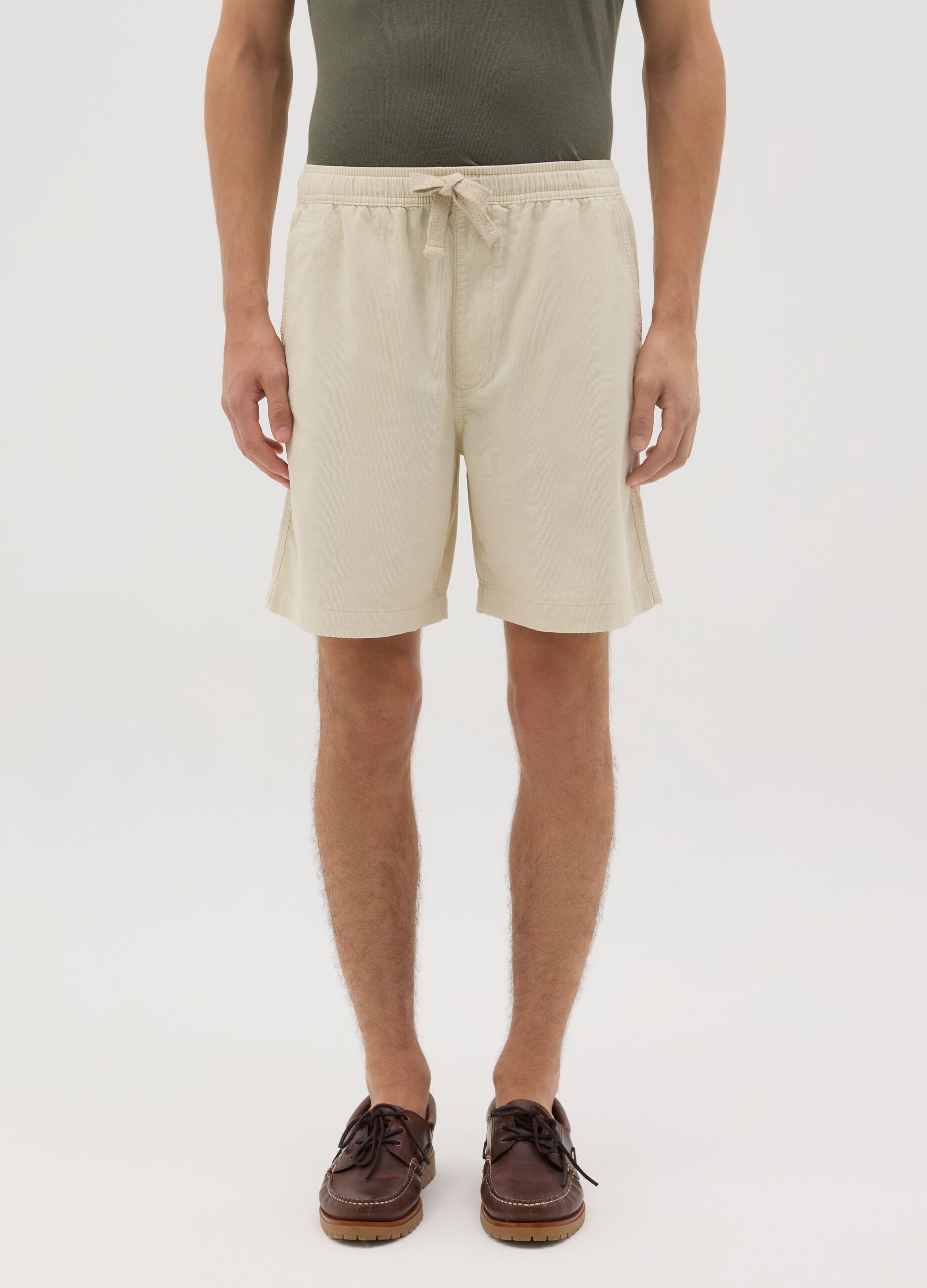 Cream-coloured corduroy Bermudas