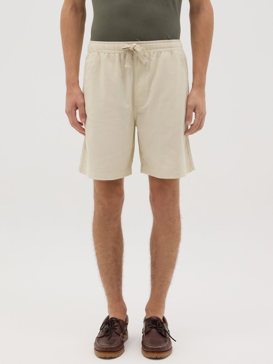 Regular corduroy Bermuda shorts in beige_1