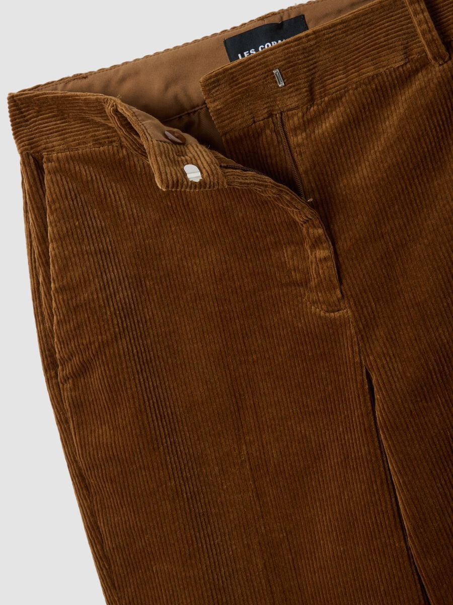 Pantaloni marroni flare in cotone elasticizzato a coste_1