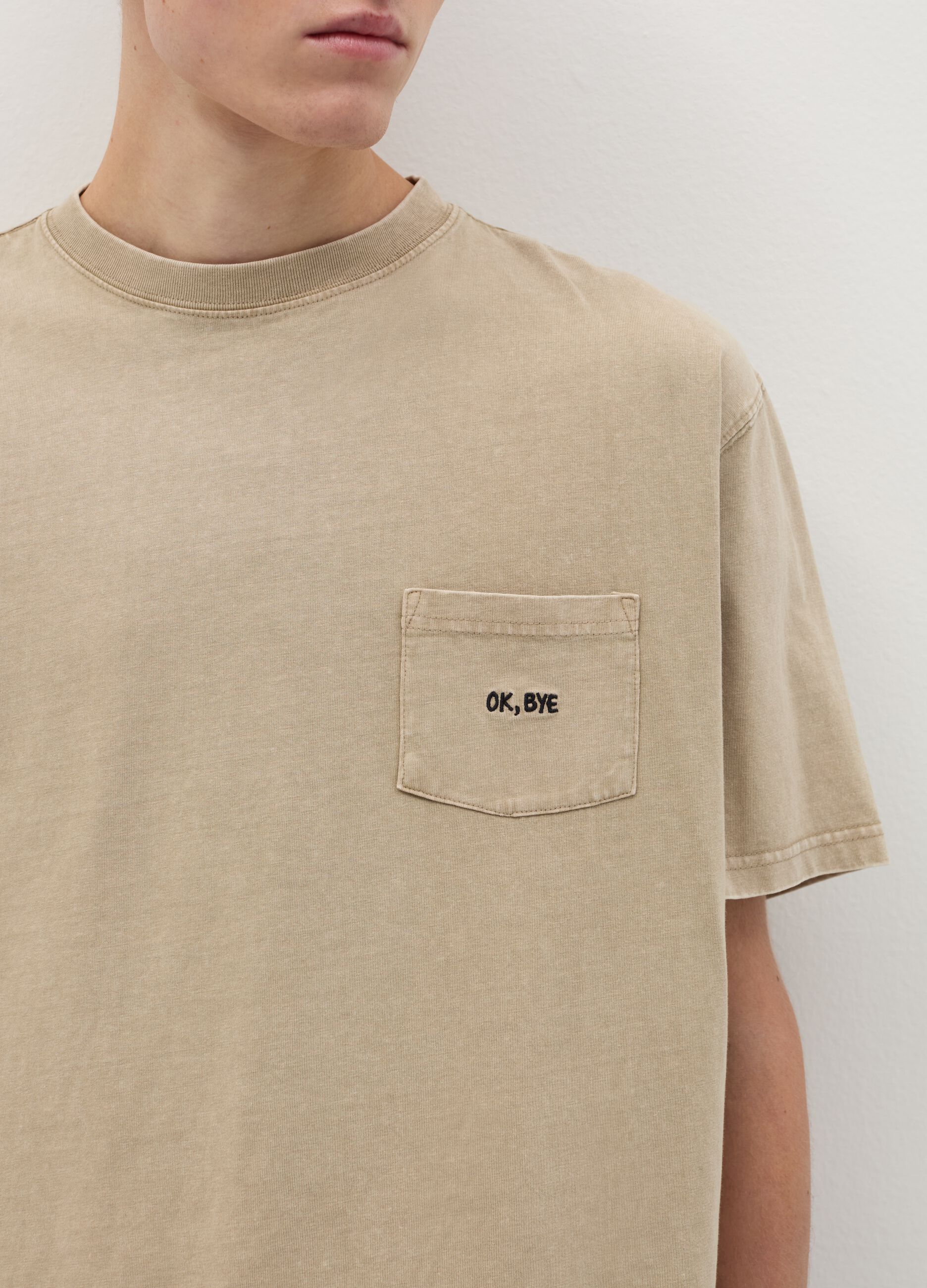 T-shirt with embroidered pocket