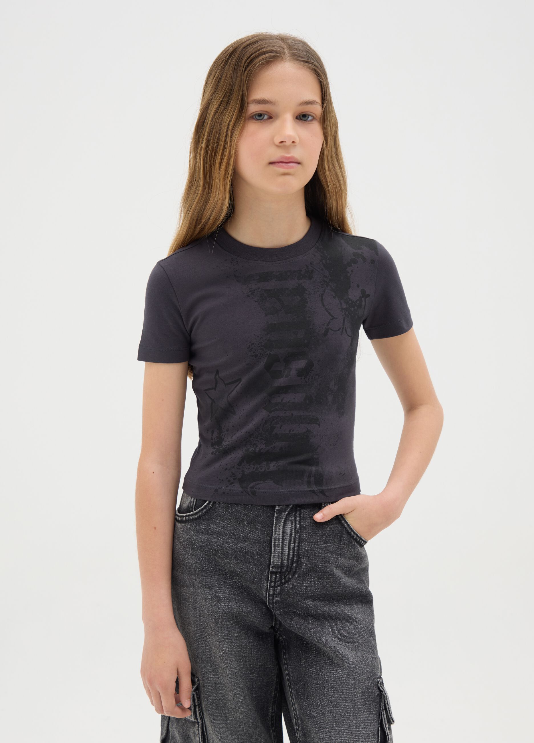 T-shirt da ragazza in cotone elasticizzato nero fitted