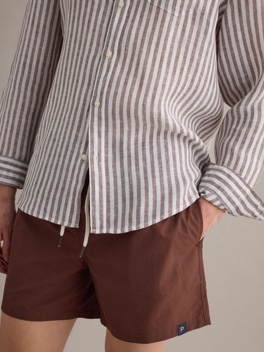 Boxer da mare marrone con vita elasticizzata e coulisse_3