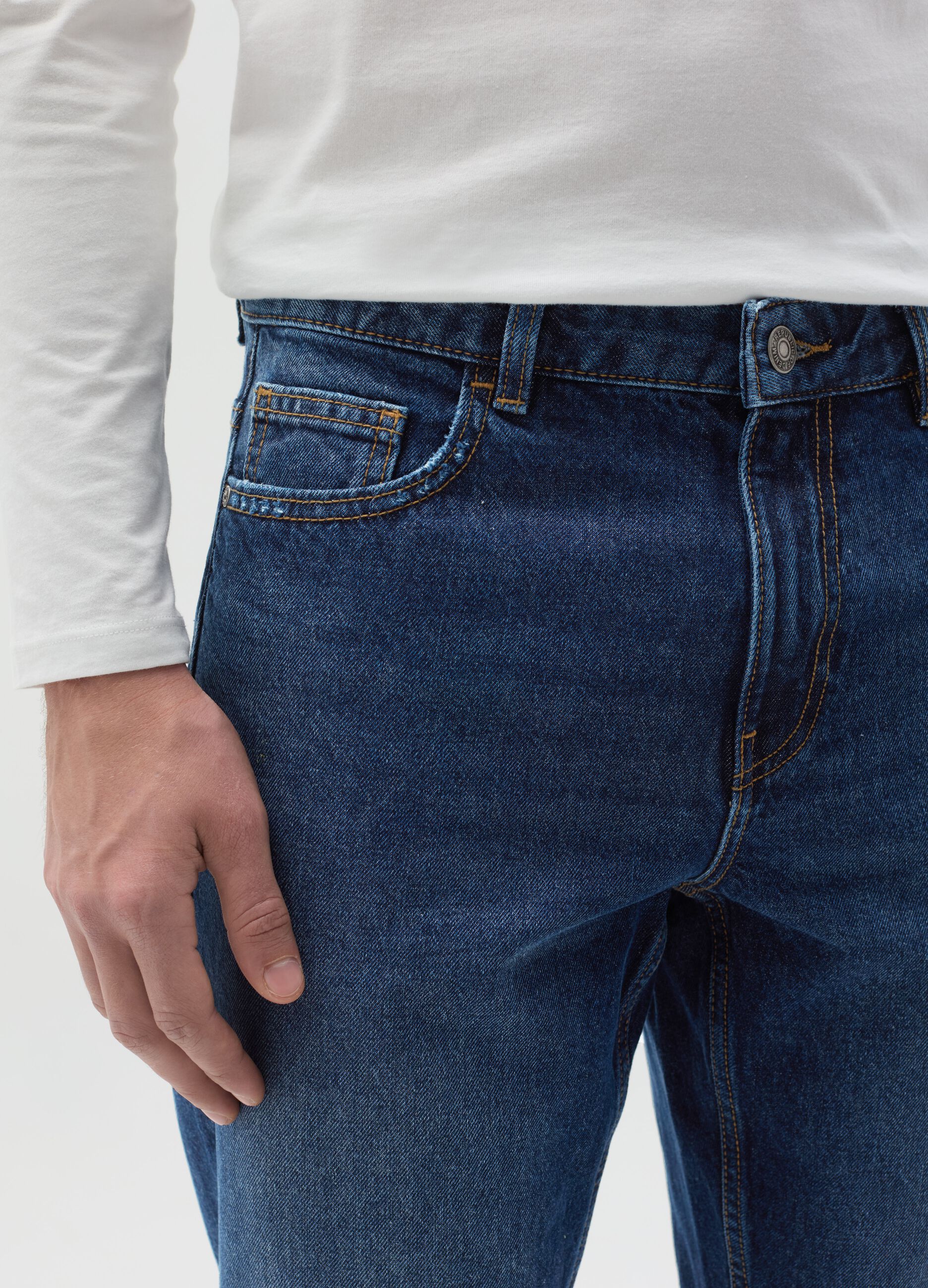 Jeans relaxed fit con scoloriture