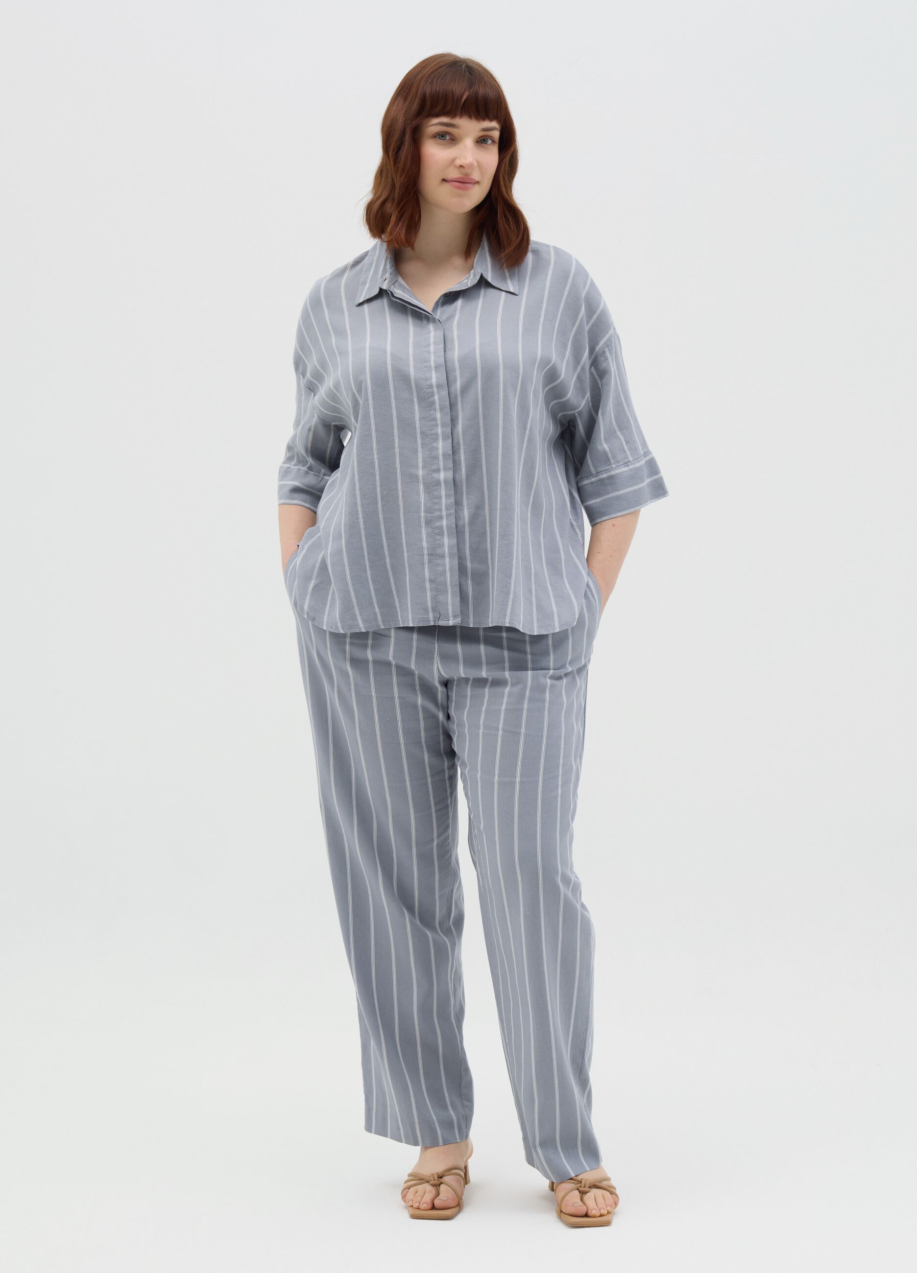 Curvy wide-leg trousers in linen and viscose