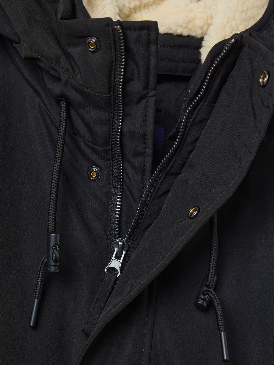 Parka con cappuccio e interno in sherpa_5