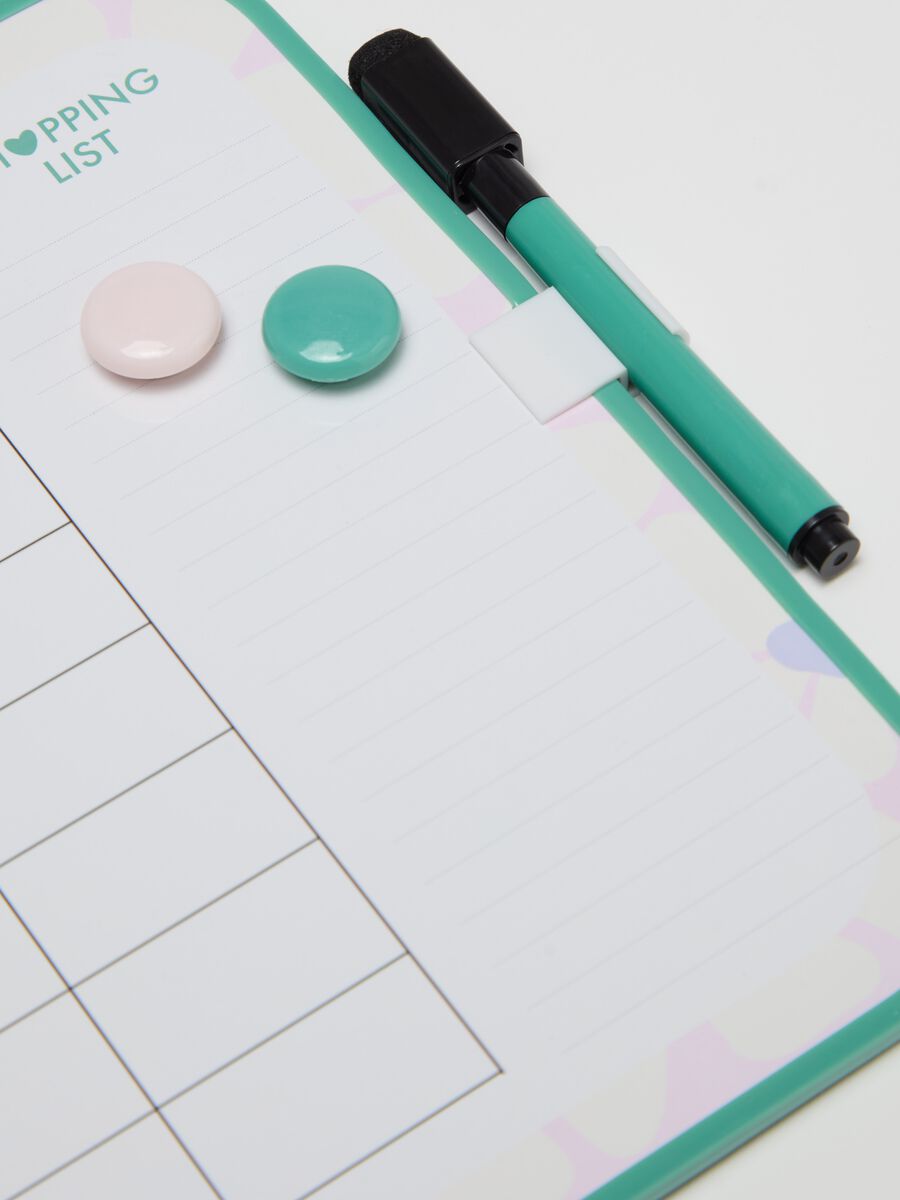 Magnetic board with weekly agenda_2