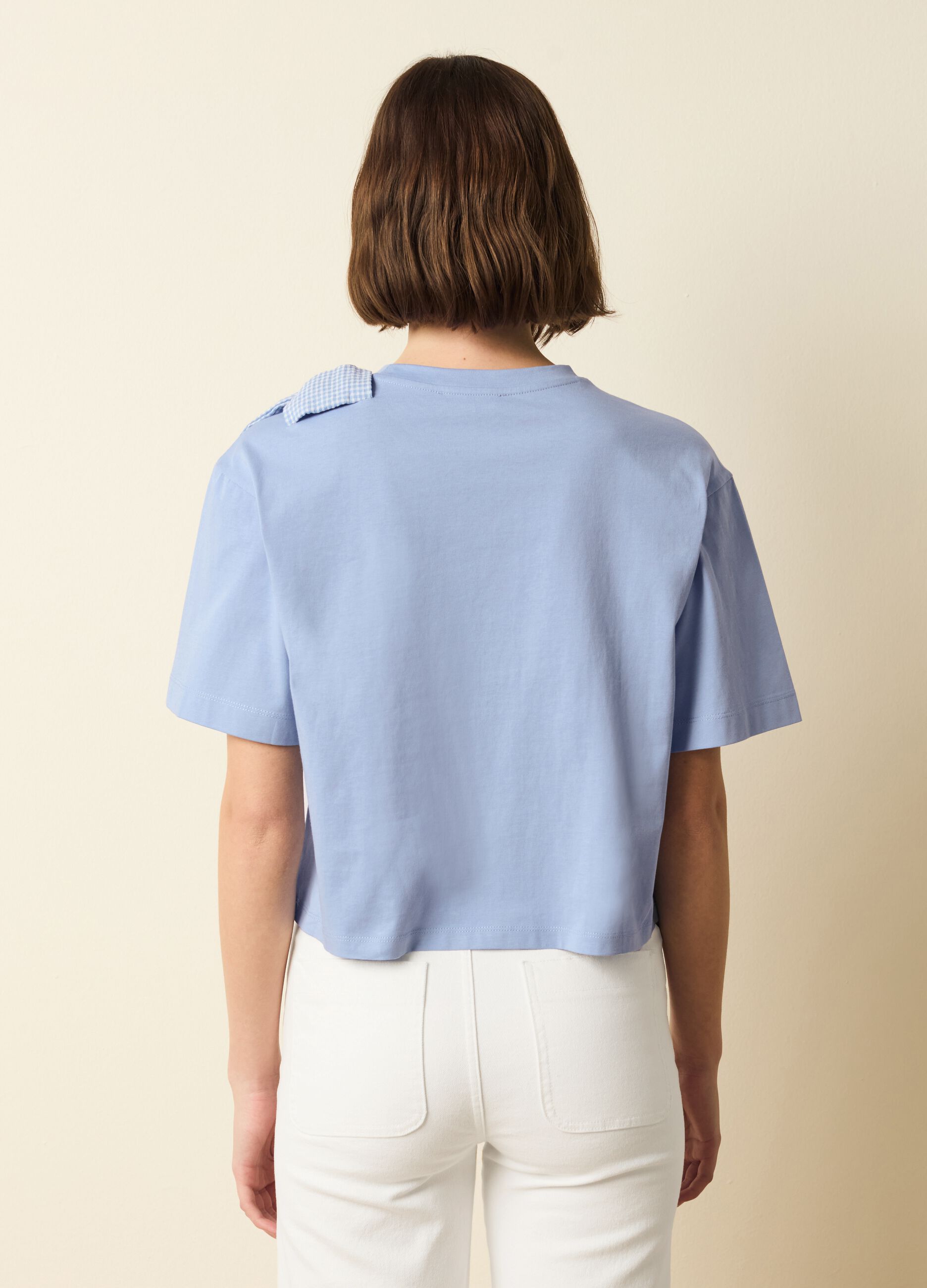 T-shirt girocollo con fiocco