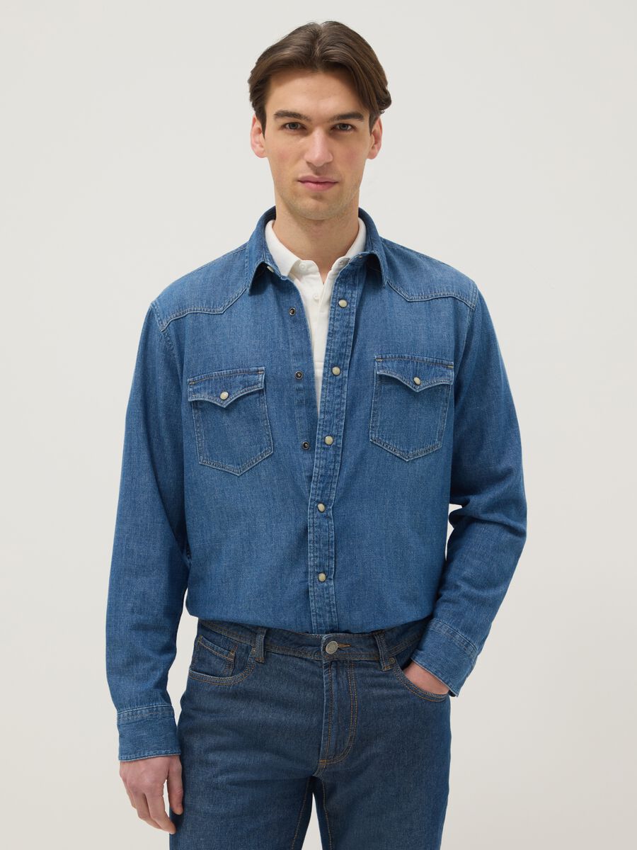 Camicia in puro cotone denim blu regular fit con tasche_1