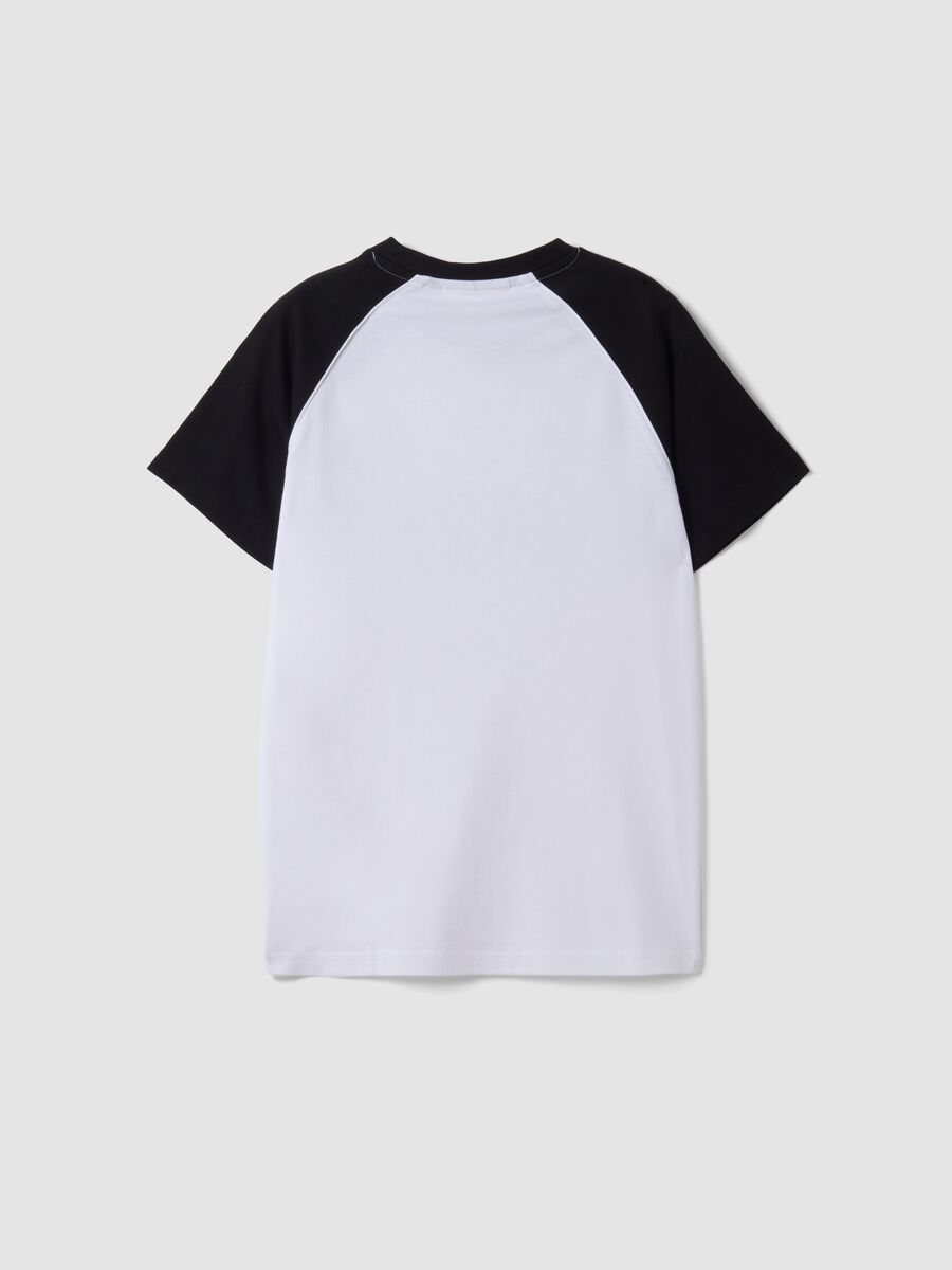 T-shirt bianca in puro cotone con maniche raglan per ragazzo_4