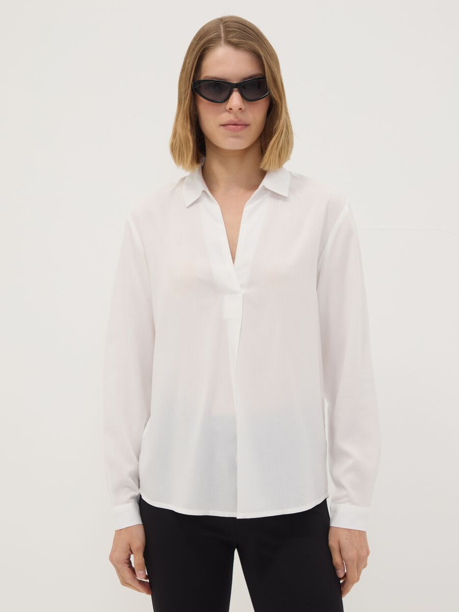 Camicia bianca in pura viscosa con colletto classico regular fit_1