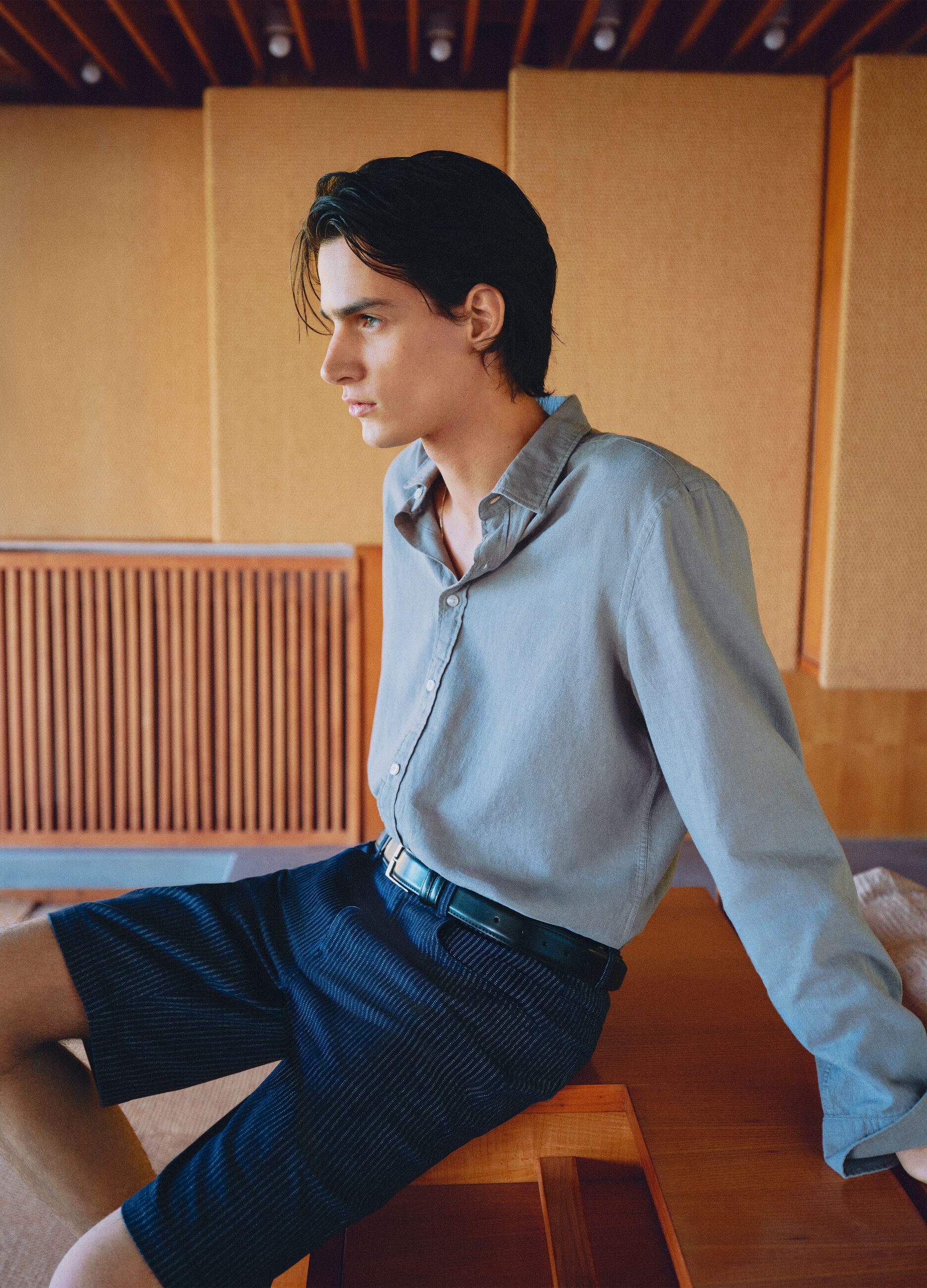 Regular fit blue shirt in linen and cotton blend
