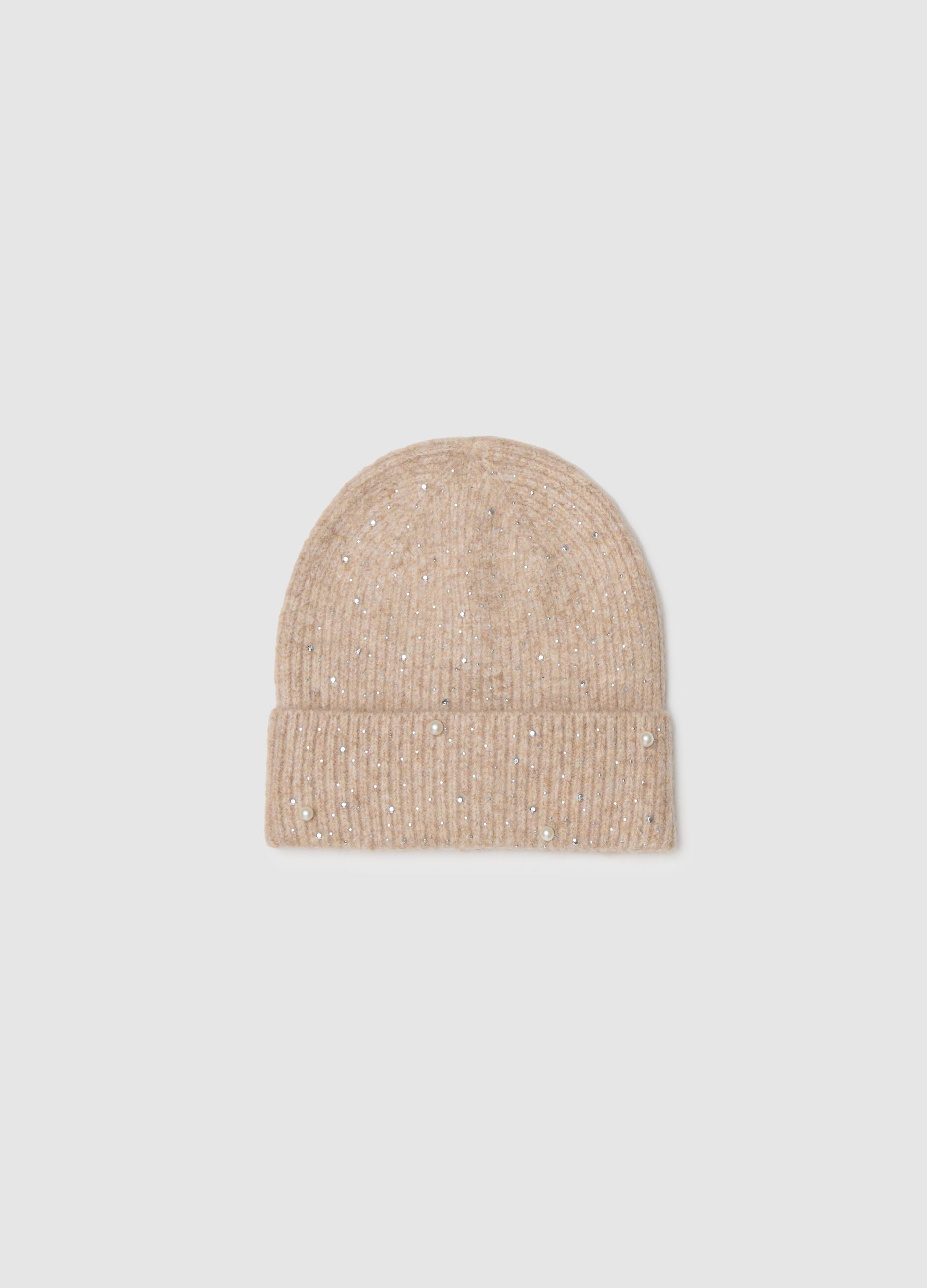 Beige stretch hat with embellishments
