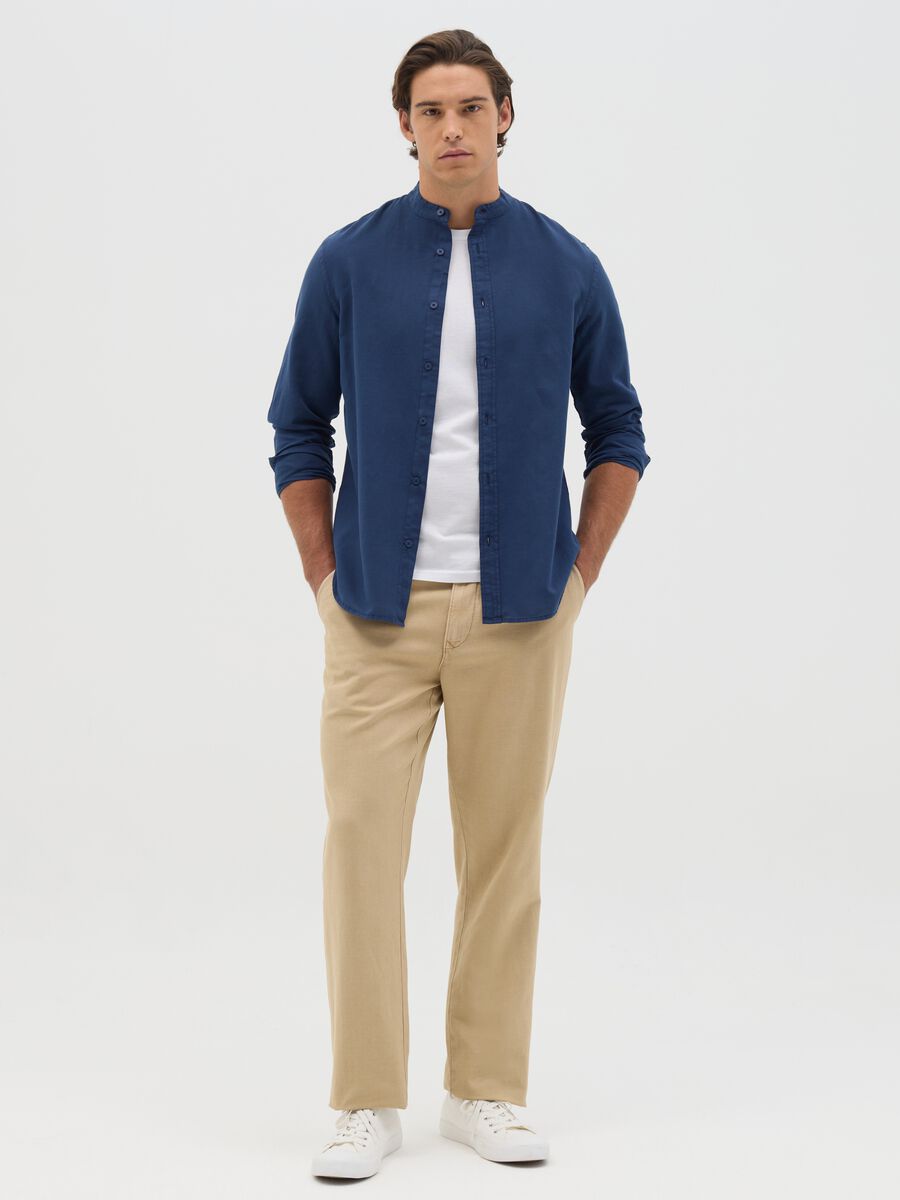 Regular blue shirt with Mandarin collar made of cotton and linen_1