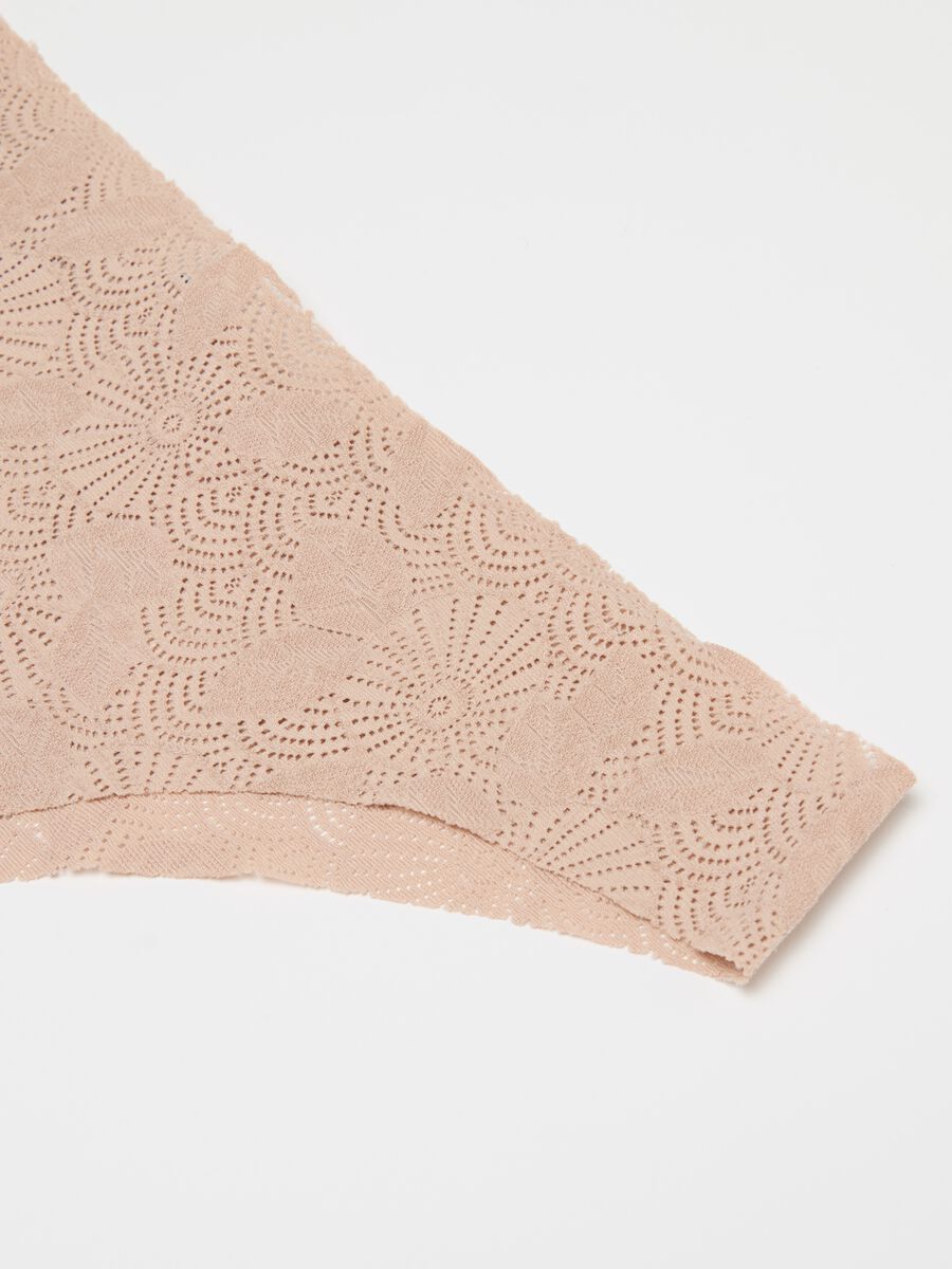 Brazilian-cut briefs in lace with geometric motif_5
