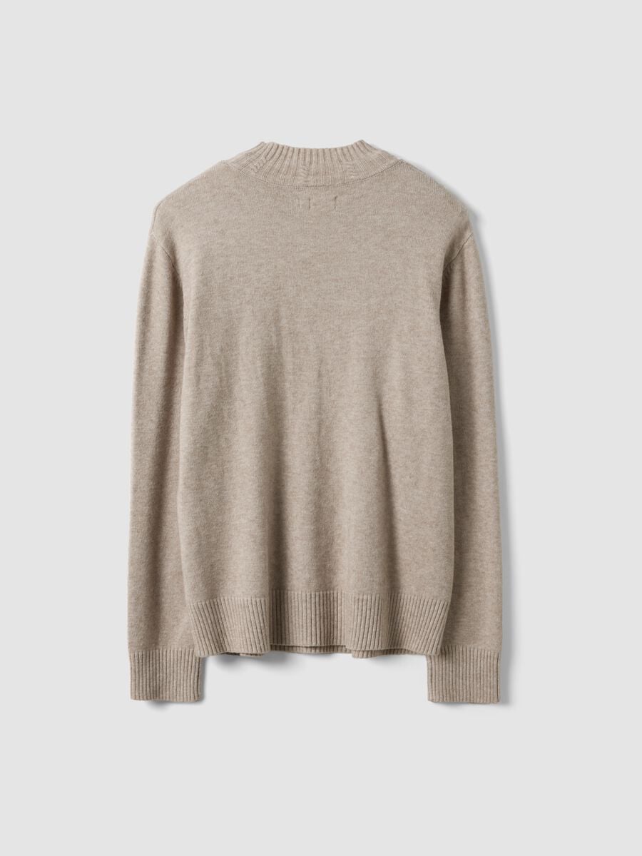 Maglia beige in misto viscosa con collo alto a costine regular fit_6
