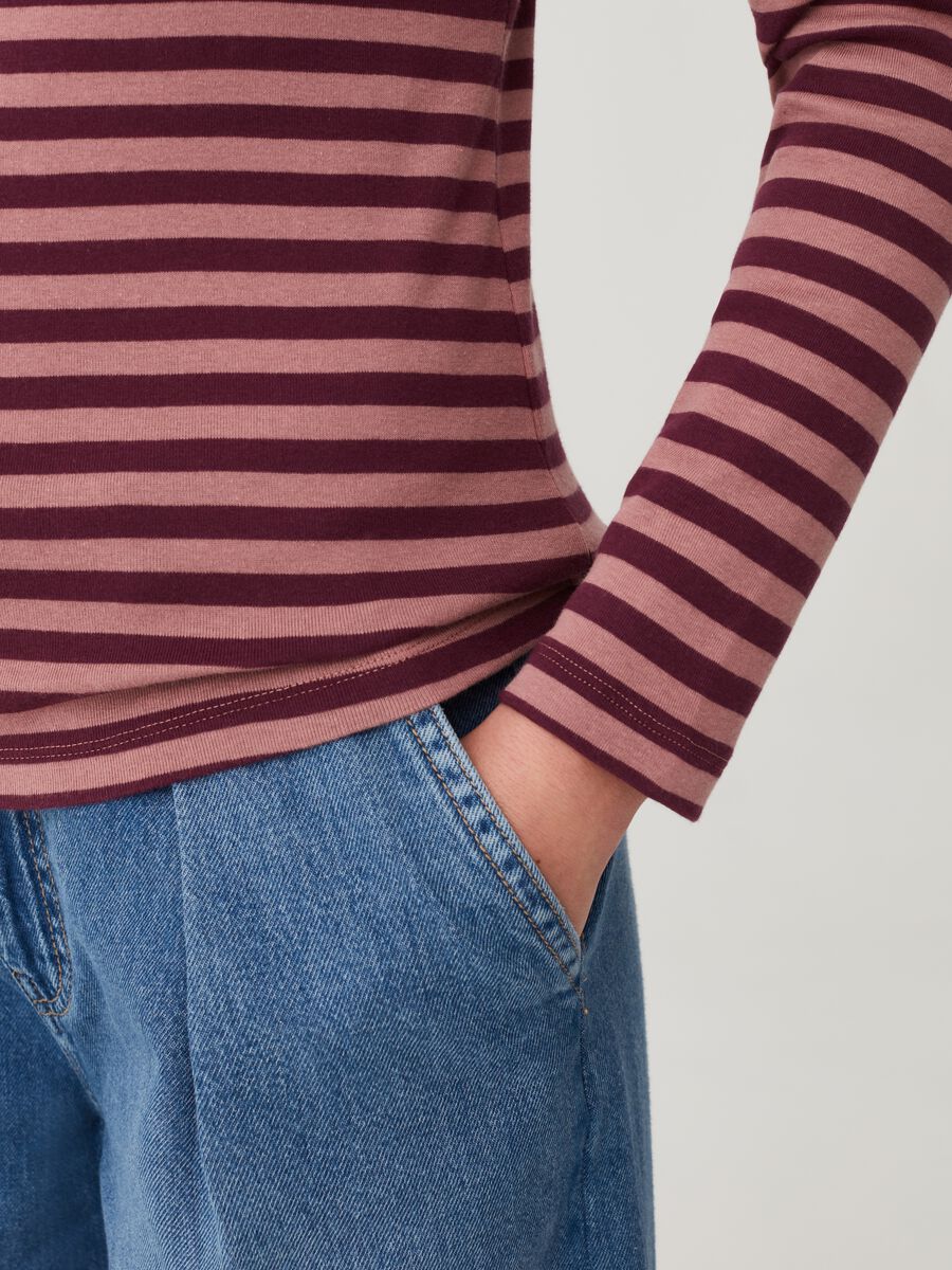 Striped T-shirt with high neck_3