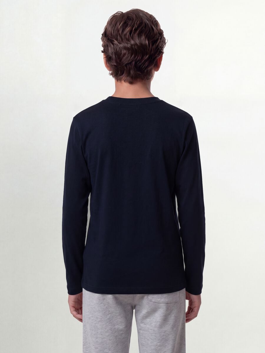 T-shirt blu a maniche lunghe in puro cotone organico regular fit per ragazzo_2