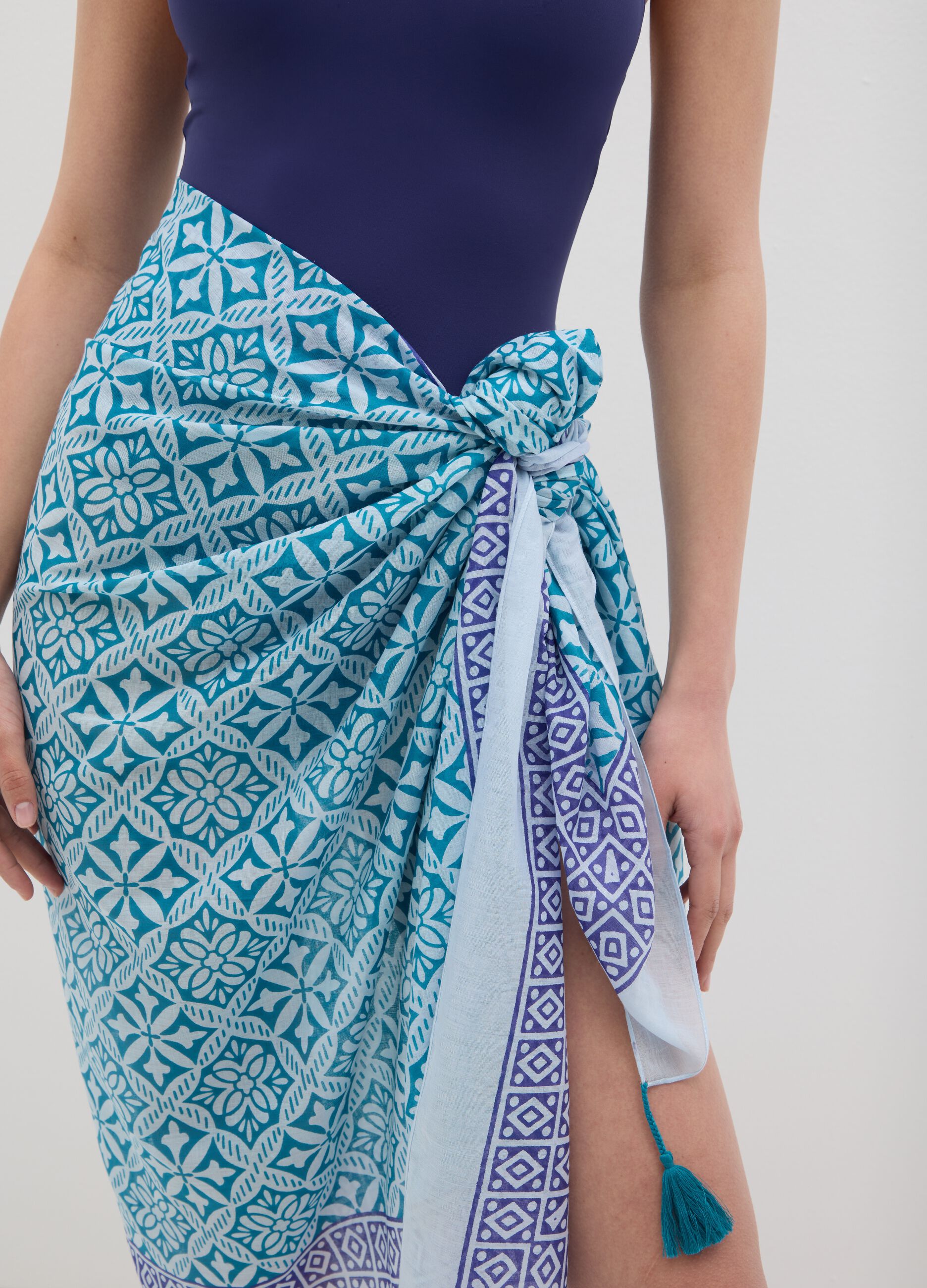Pareo da donna in puro cotone multicolor con fantasia geometrica