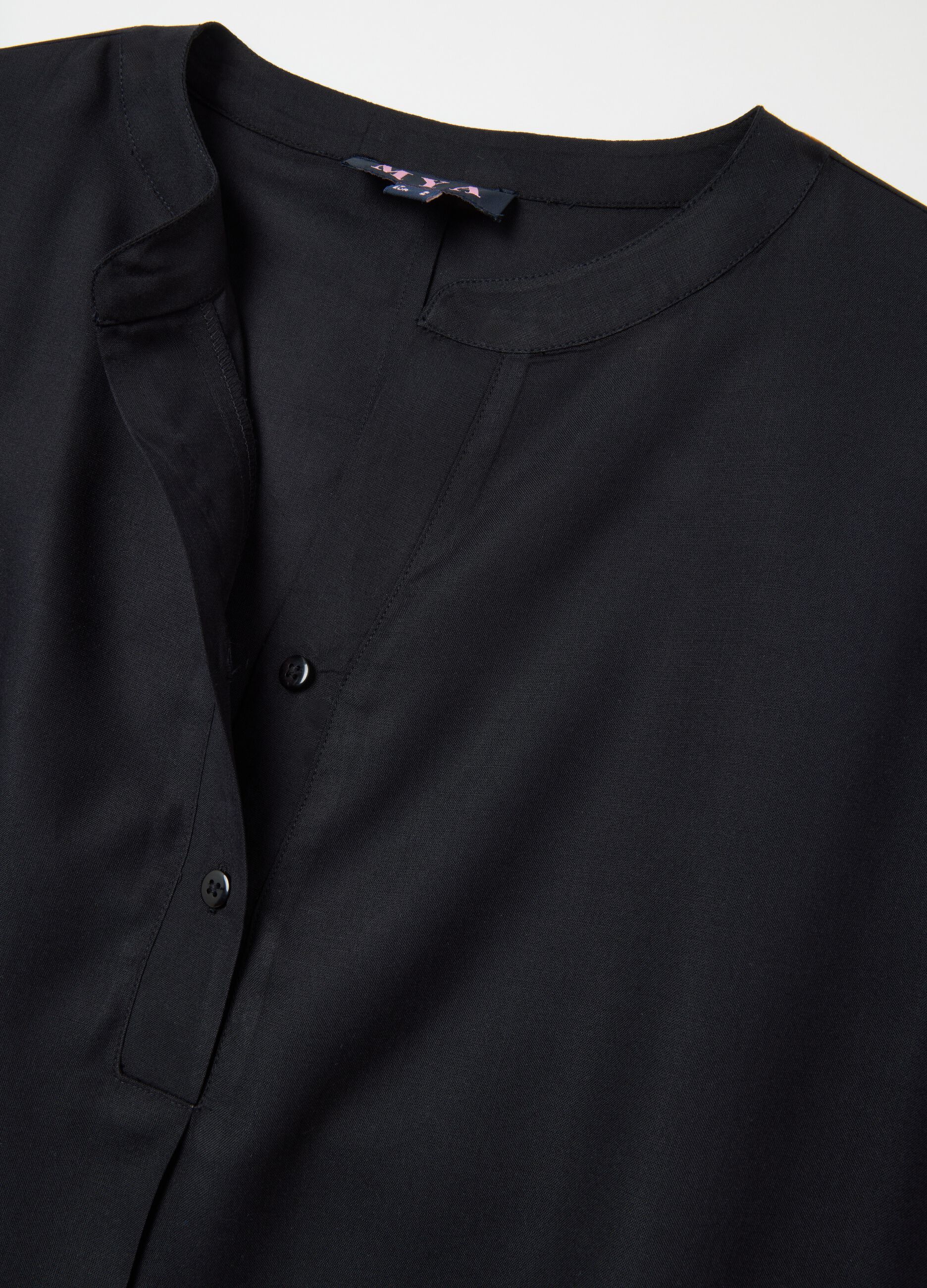 Camicia a maniche corte da donna in puro viscosa nera regular fit