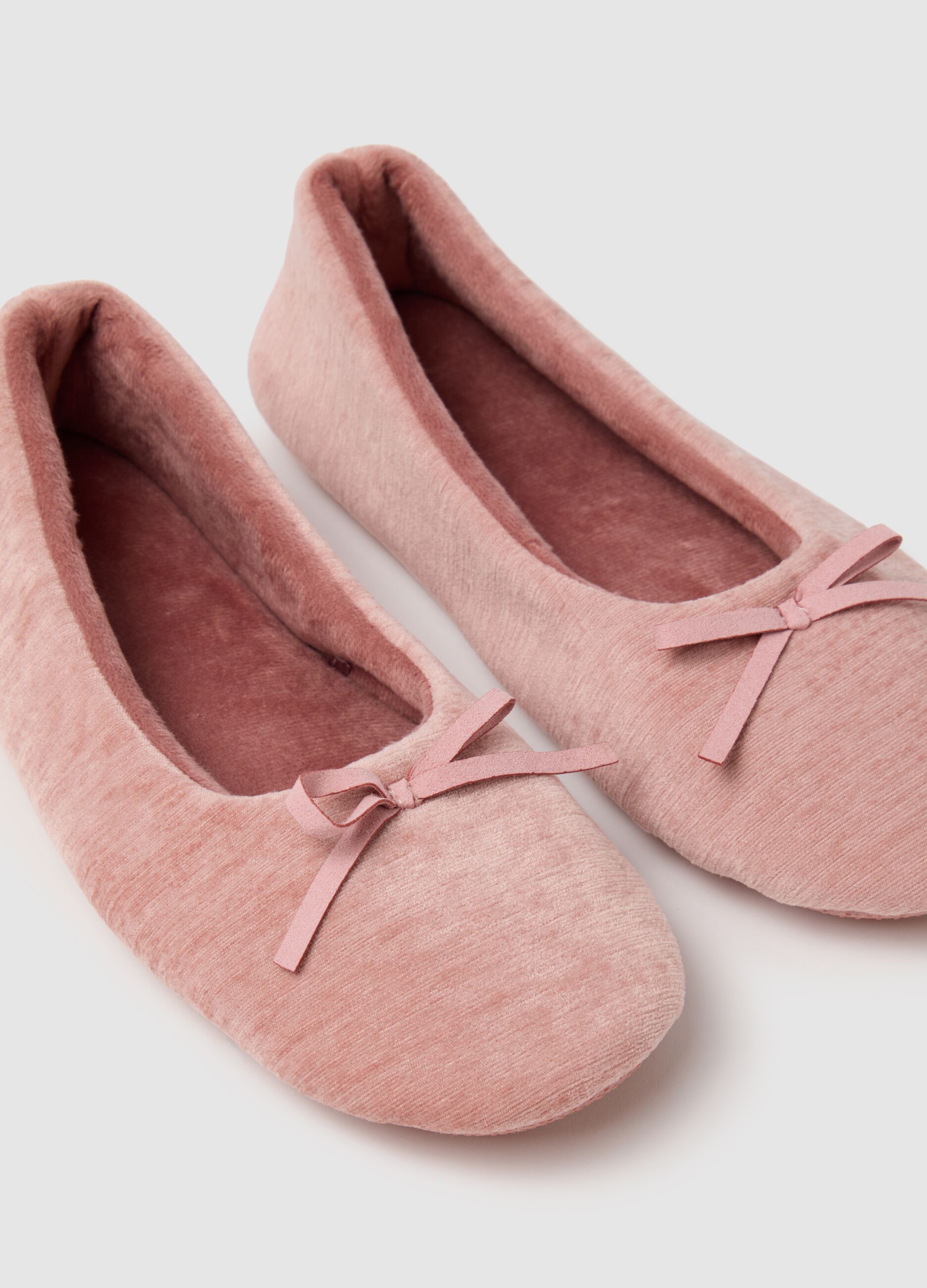Women's pink velvet ballet flats with bow
