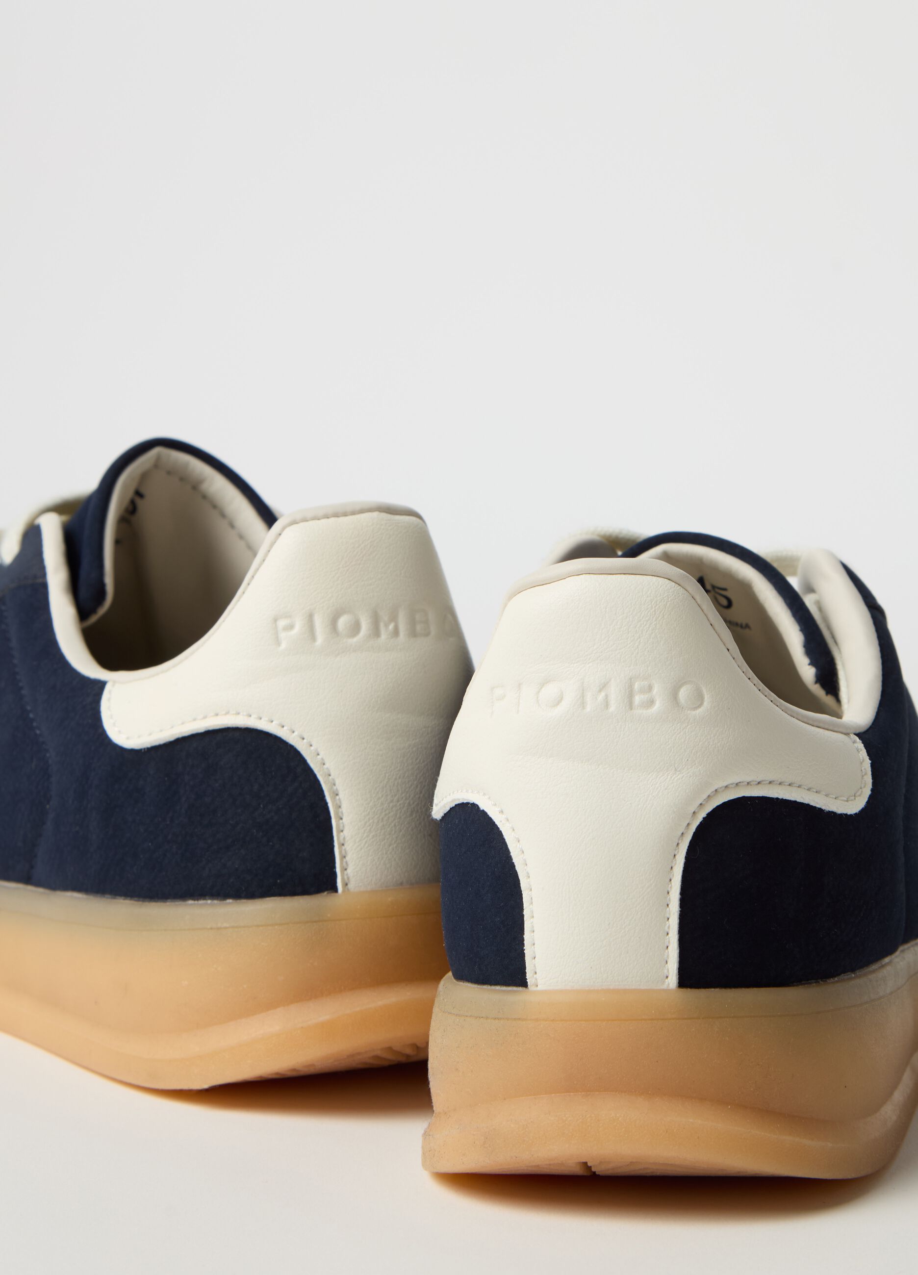 Sneakers with laces