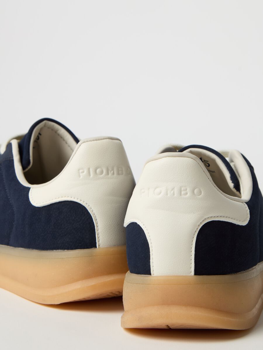 Sneakers with laces_2