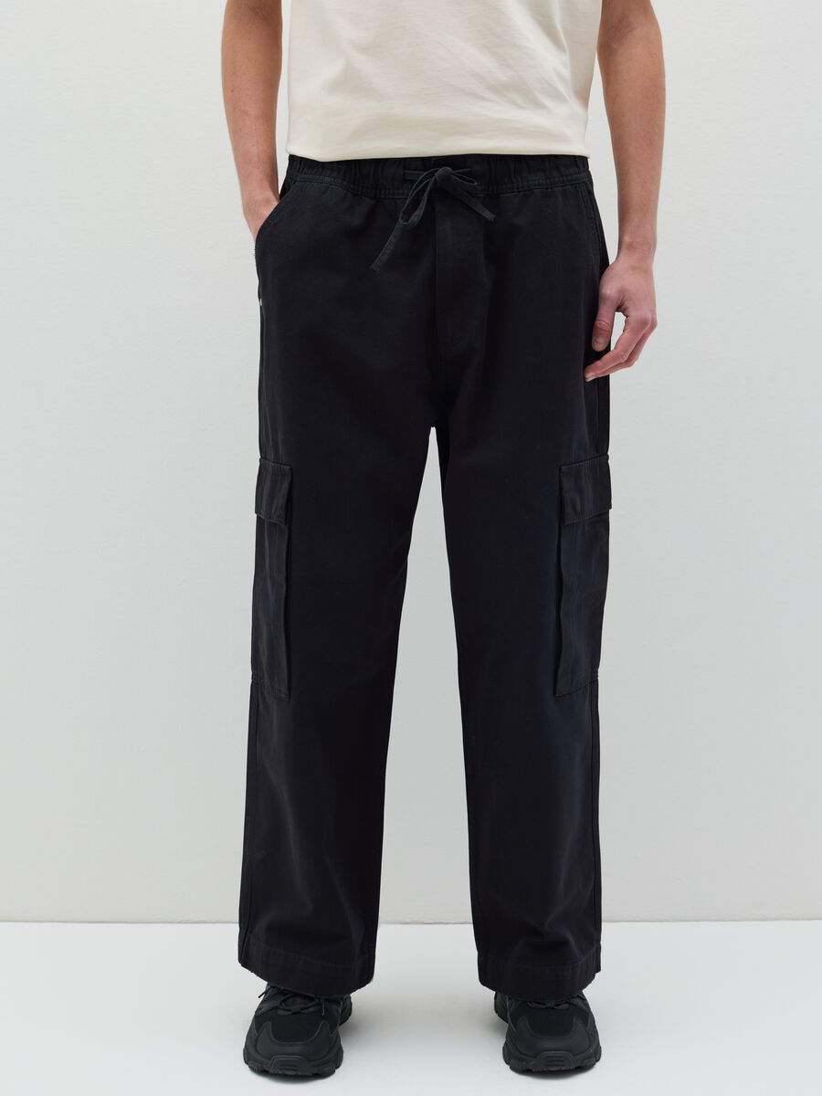 Wide-leg cargo joggers with drawstring_1