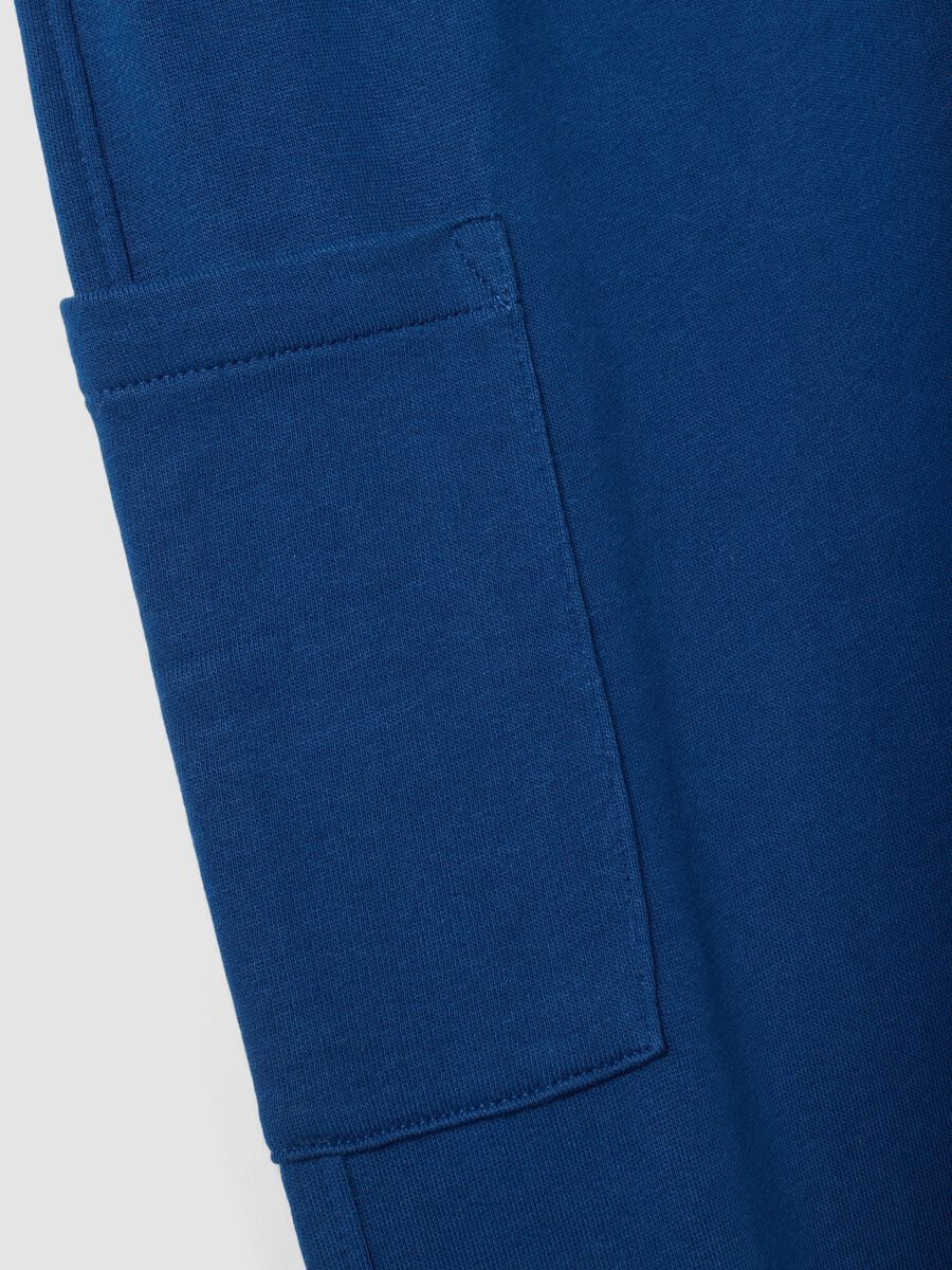 Pantaloni jogger blu in puro cotone con tasche cargo relaxed fit_2