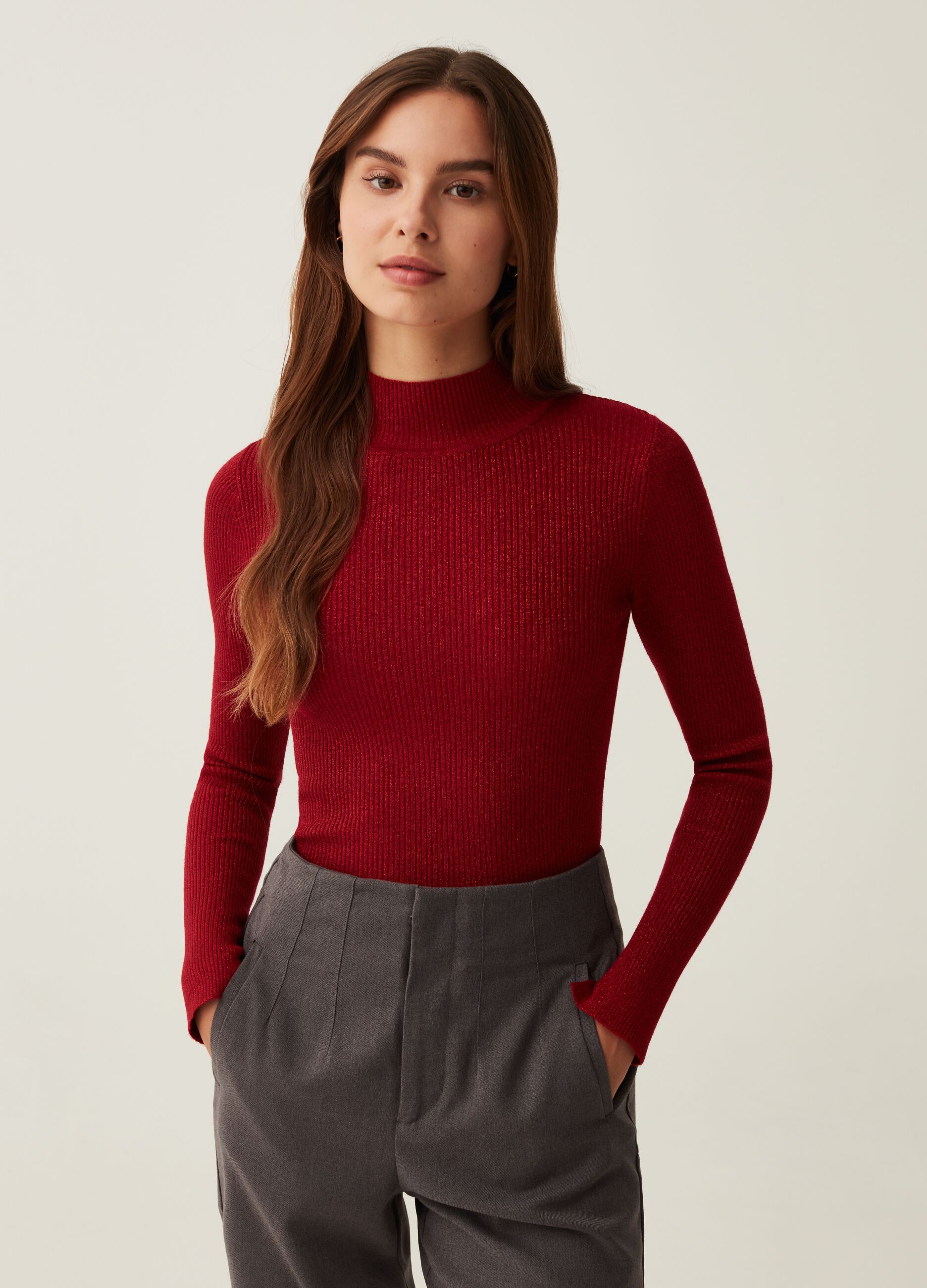 Maglia in lurex a costine mock neck