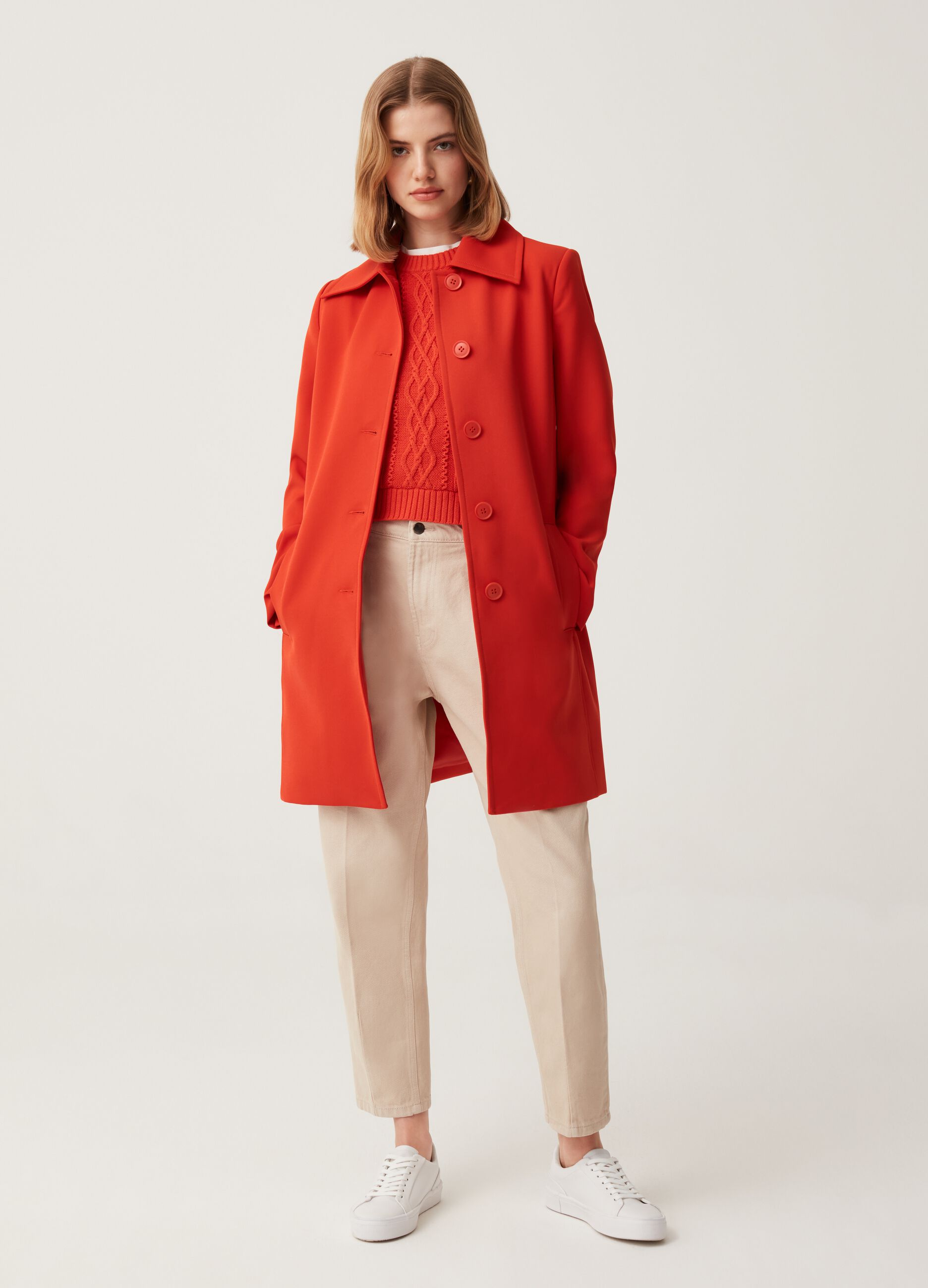 Solid colour, lightweight coat