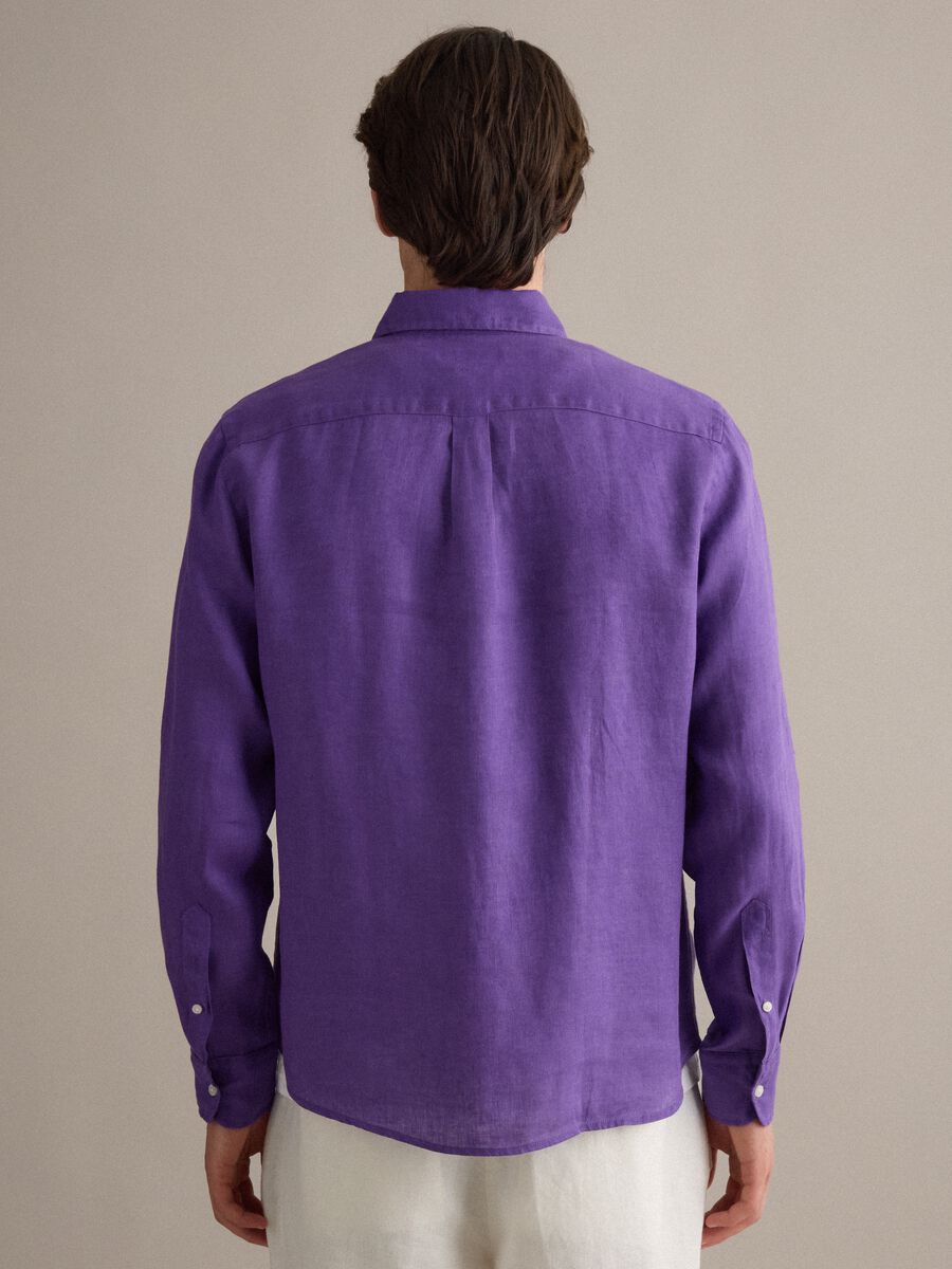 Camicia viola in puro lino con colletto button down regular fit_3