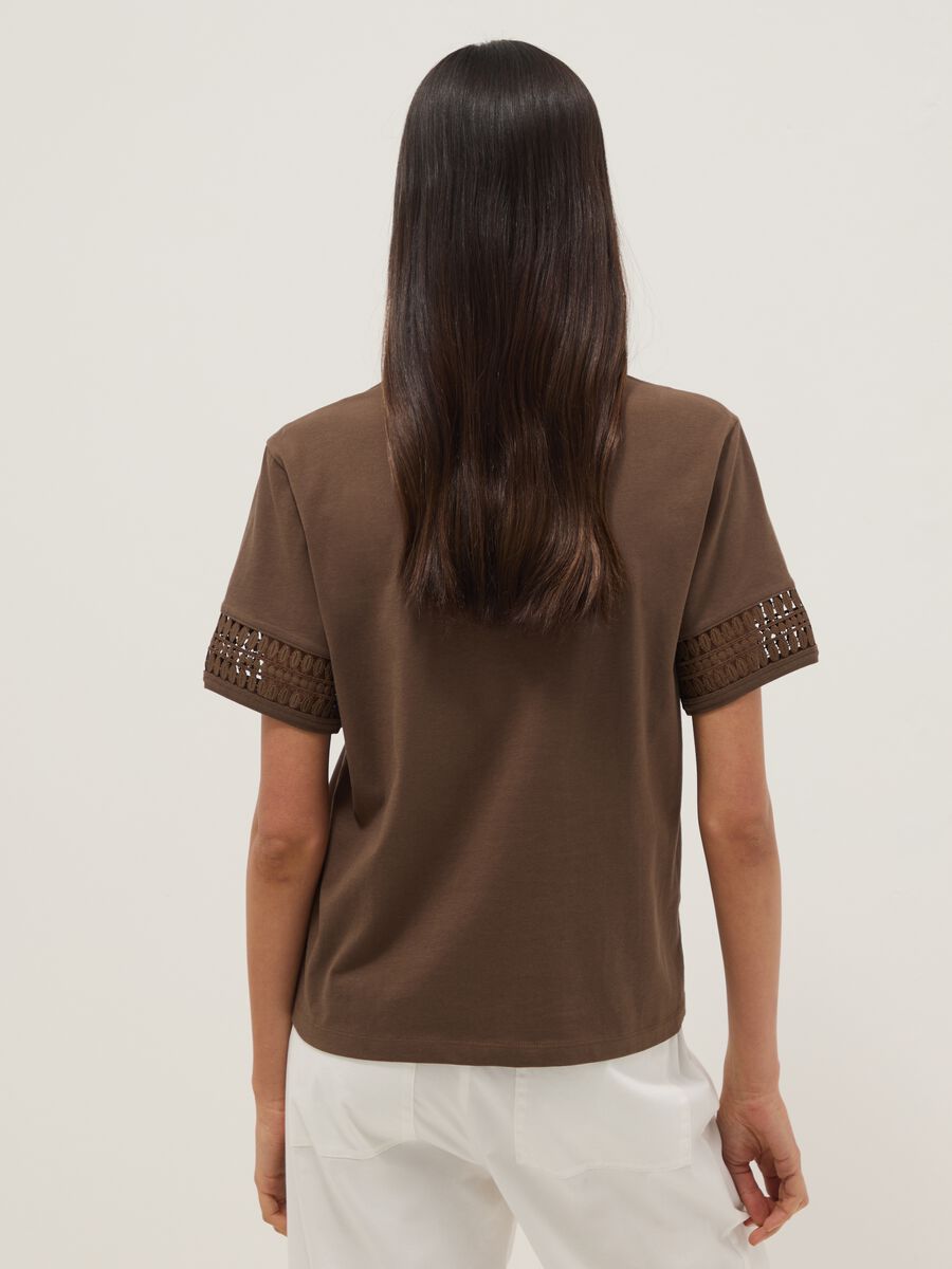T-shirt marrone in puro cotone con maniche corte_3