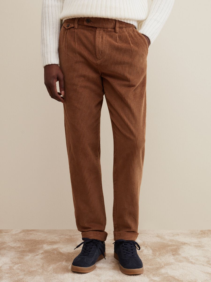 Pantaloni regular fit in corduroy con pinces_1