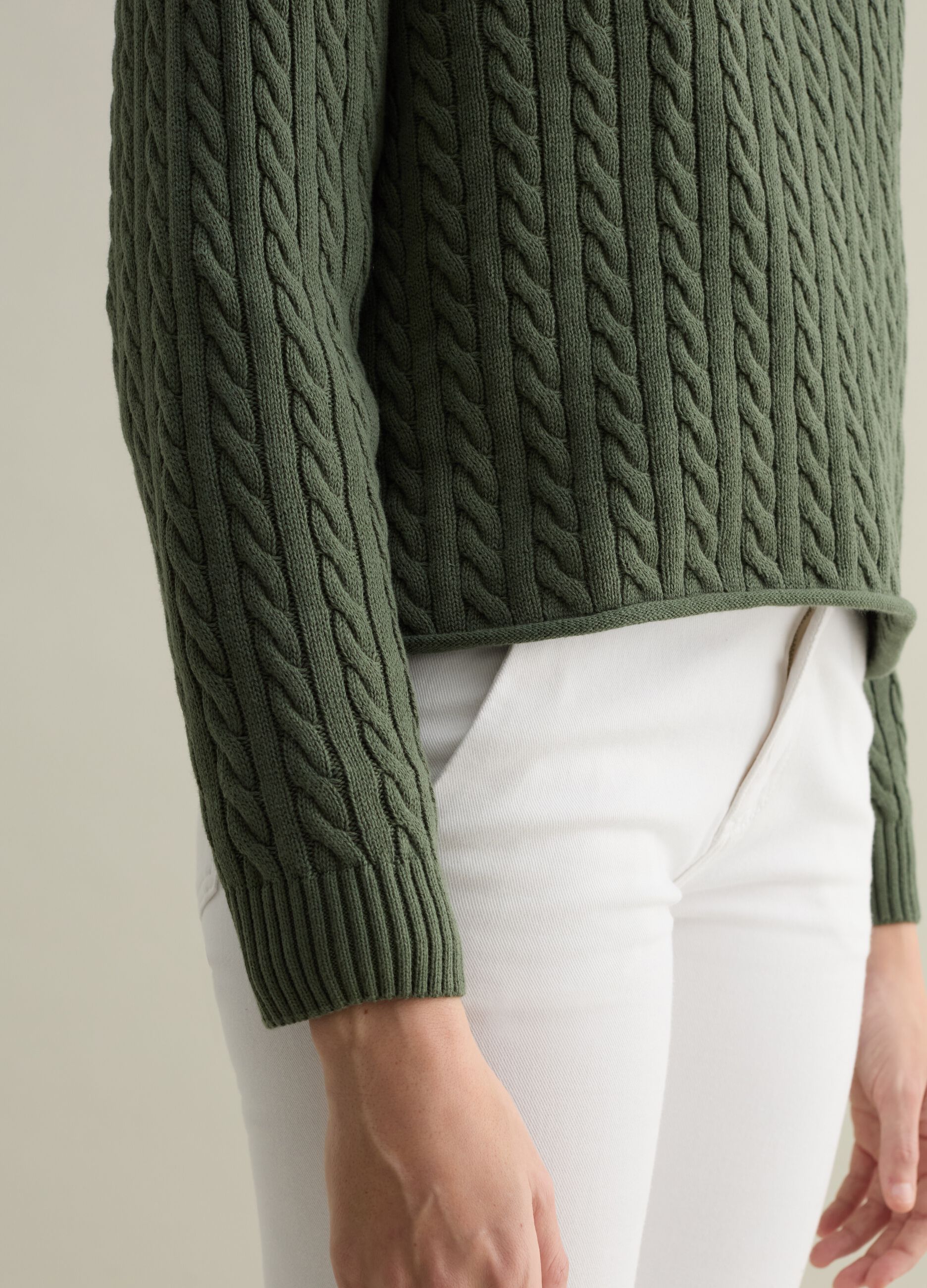 Ribbed pullover with cable-knit design