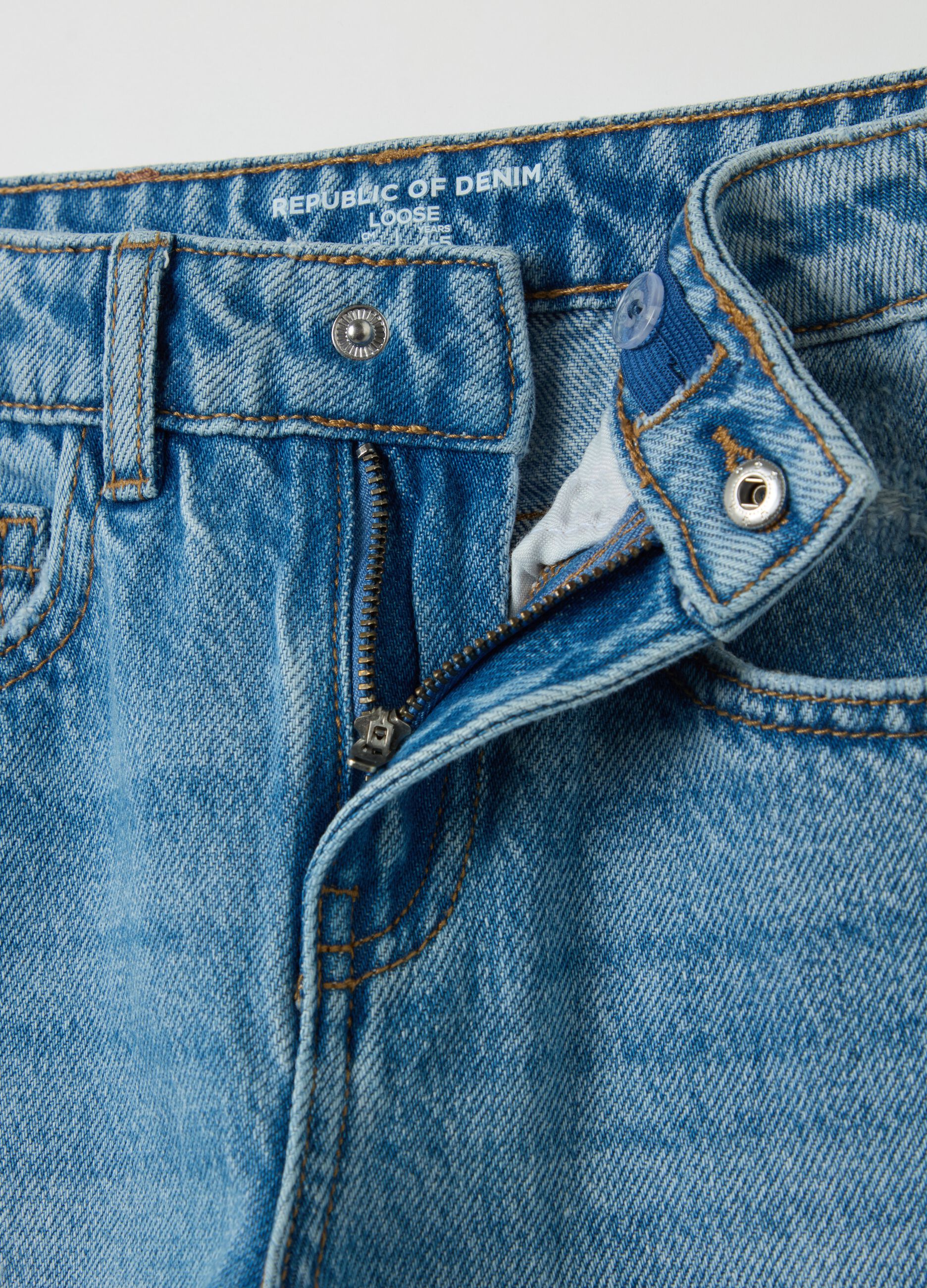 Loose-fit jeans with abrasions