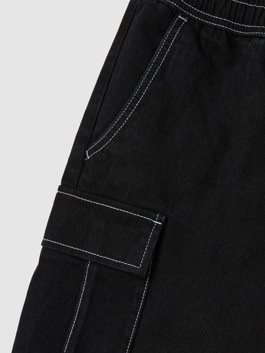 Men's black wide leg cotton cargo shorts_5
