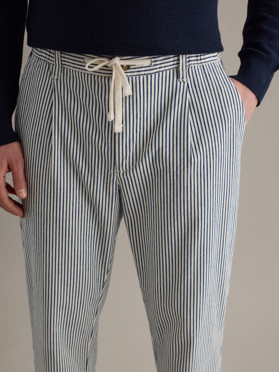Pantaloni in cotone elasticizzato a righe multicolor regular fit_3