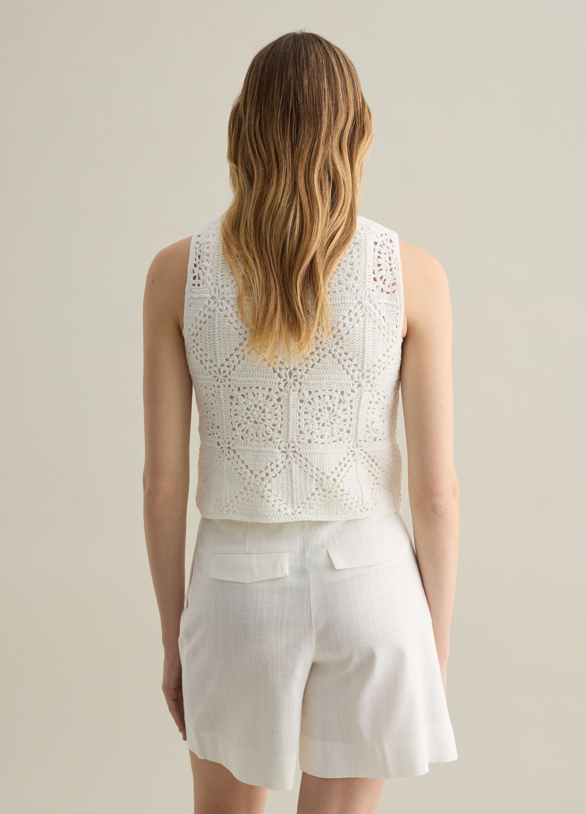 Tank top in maglia crochet bianco