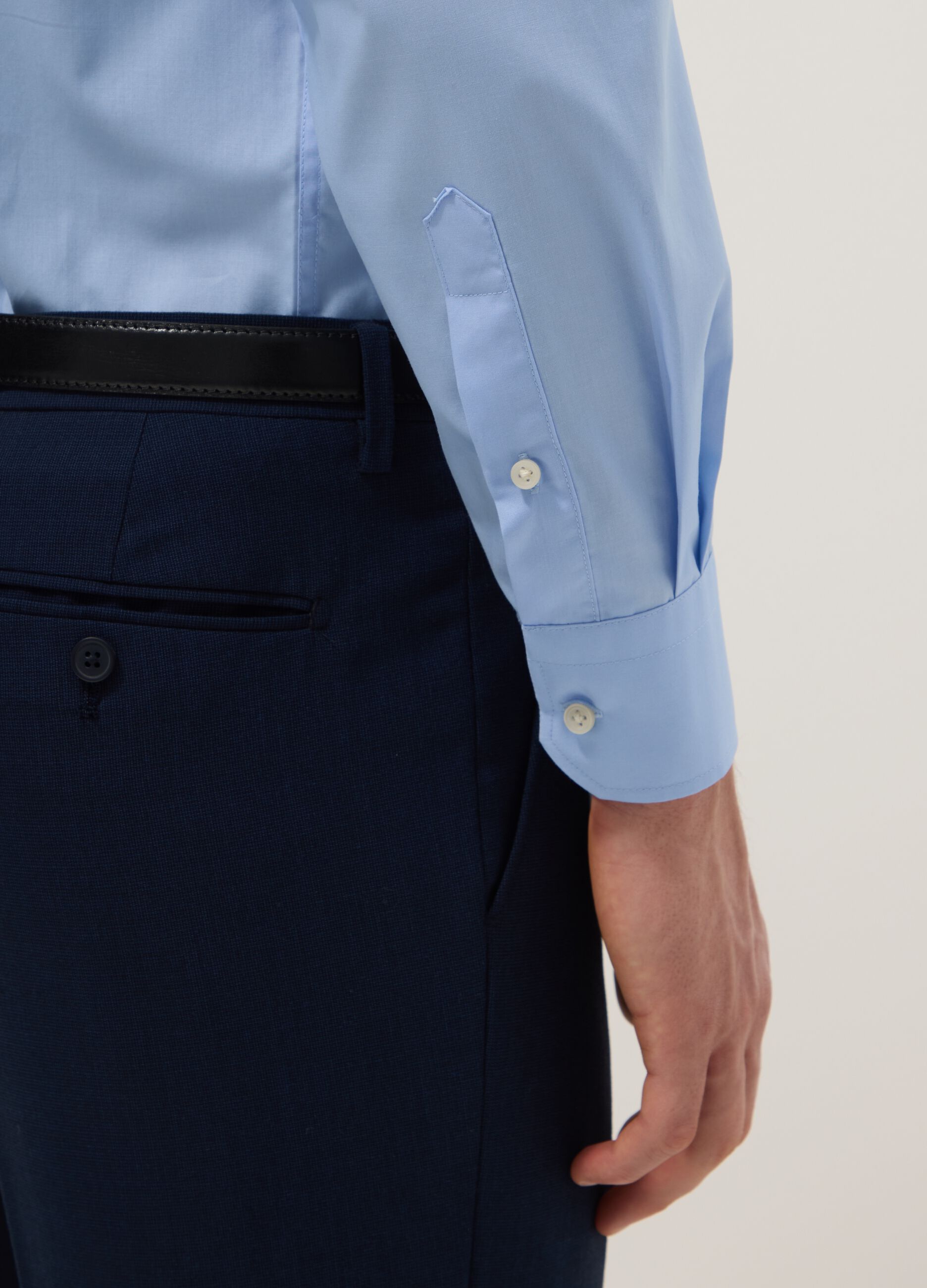 Light blue slim-fit long-sleeve button-down shirt