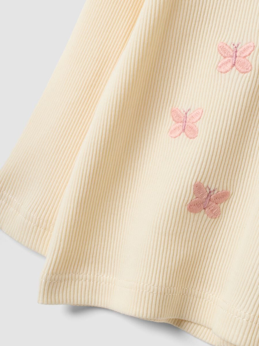 Maglia bianca in puro cotone organico a costine con ricami farfalla per neonata_3