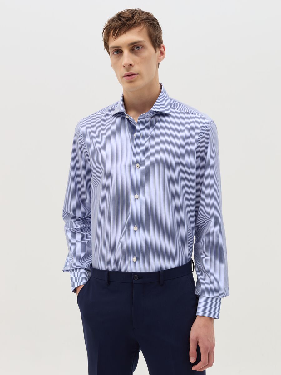 Slim-fit shirt with thin stripes_0