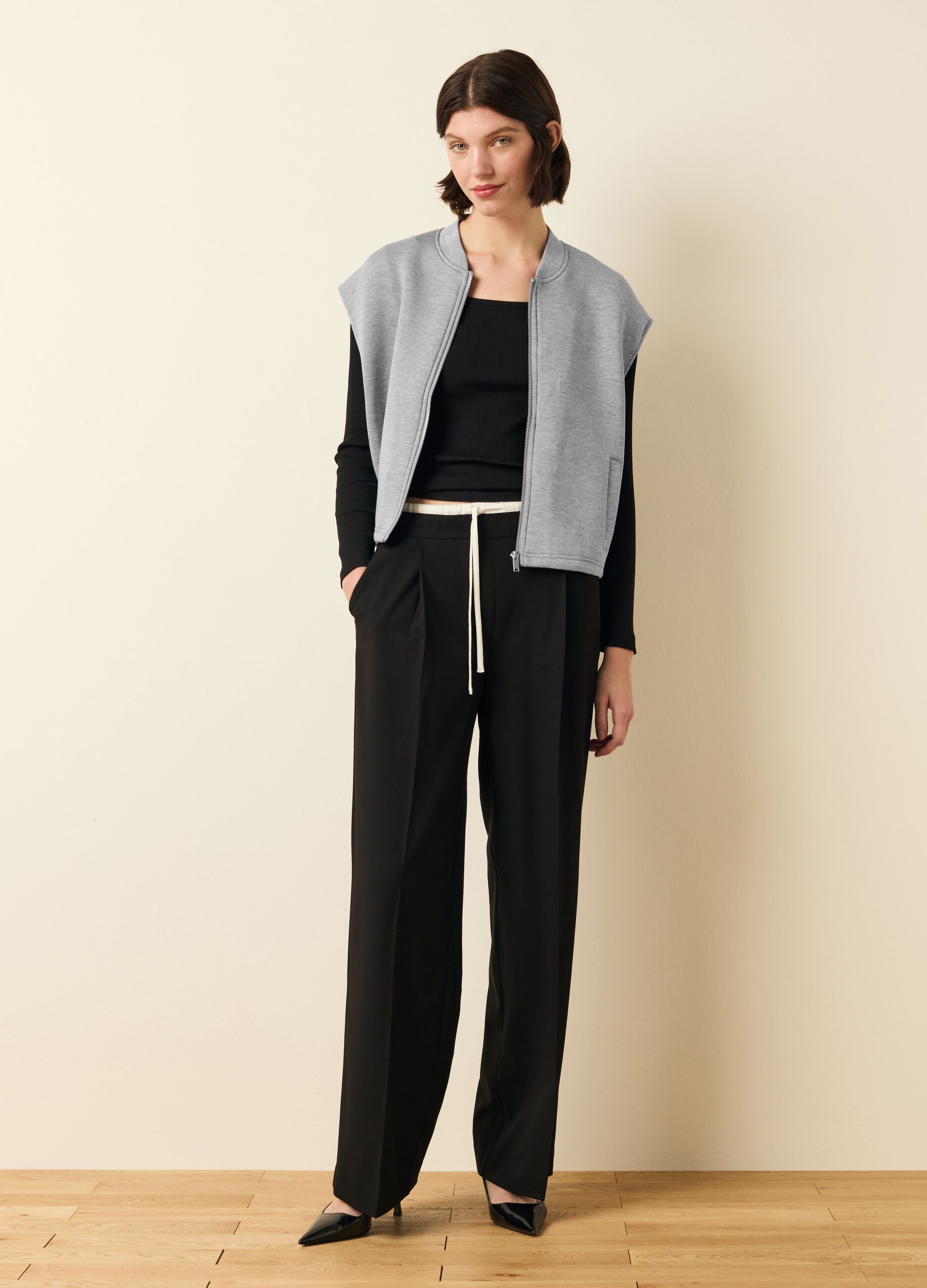 Full-zip gilet in scuba