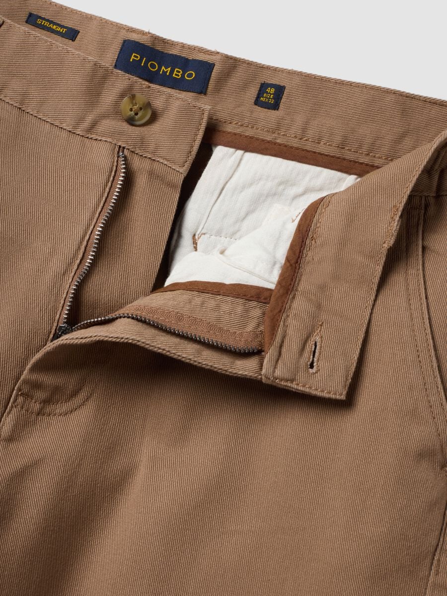 Pantaloni chino marroni in cotone elasticizzato straight fit_5