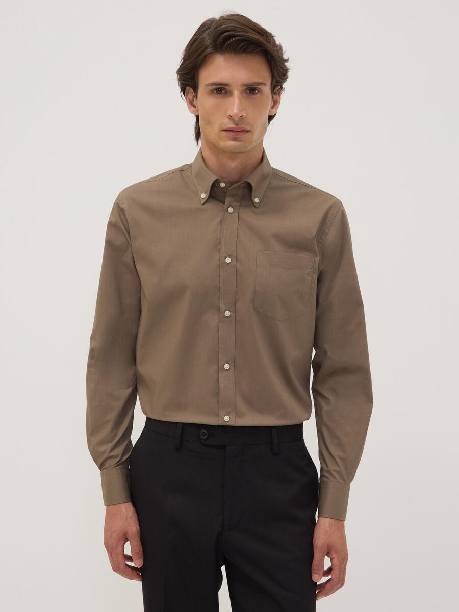Camicia marrone regular fit con collo button-down easy iron_0