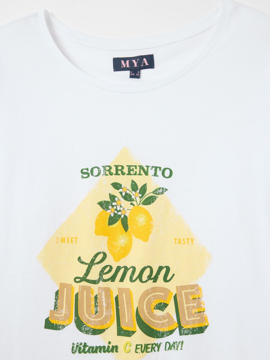 Curvy white T-shirt with "Sorrento Lemon Juice" print in cotton_1