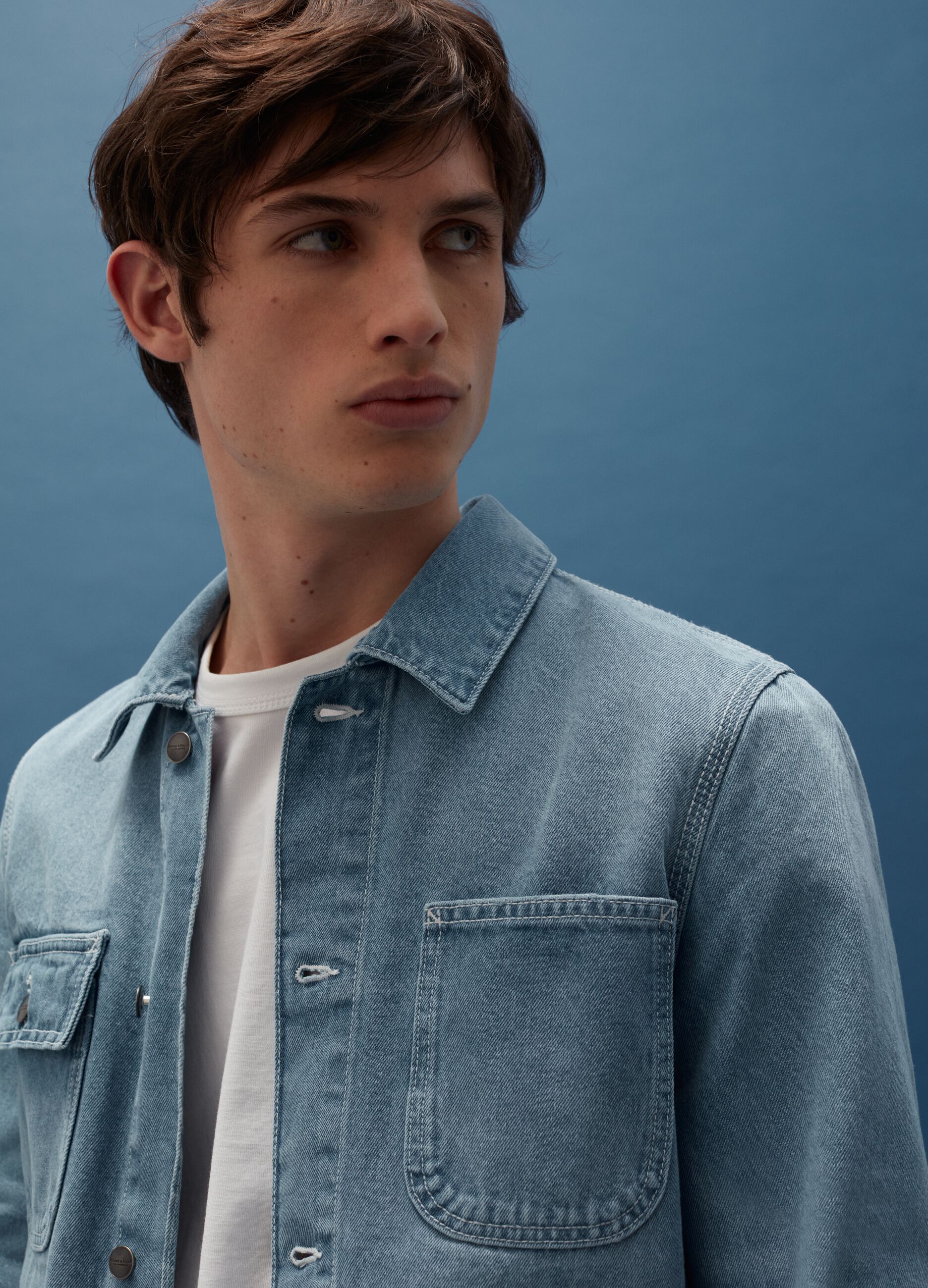 Giacca in denim con tasche applicate_1